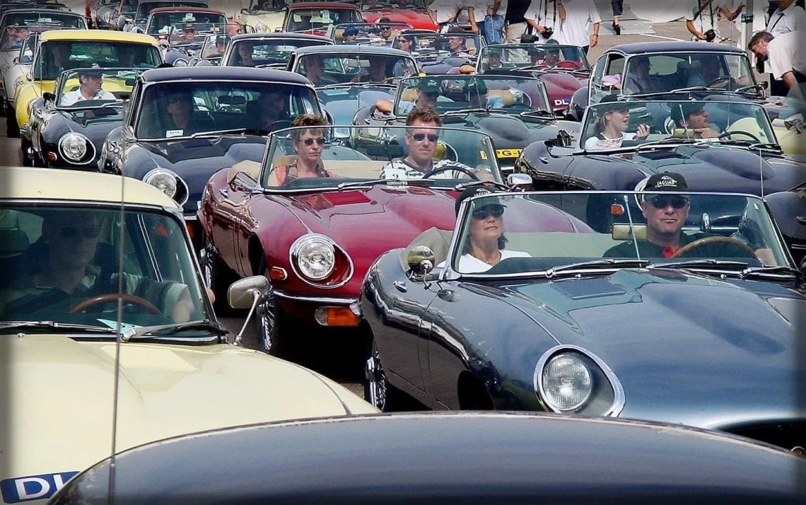 Jaguar-Type-E_traffic2