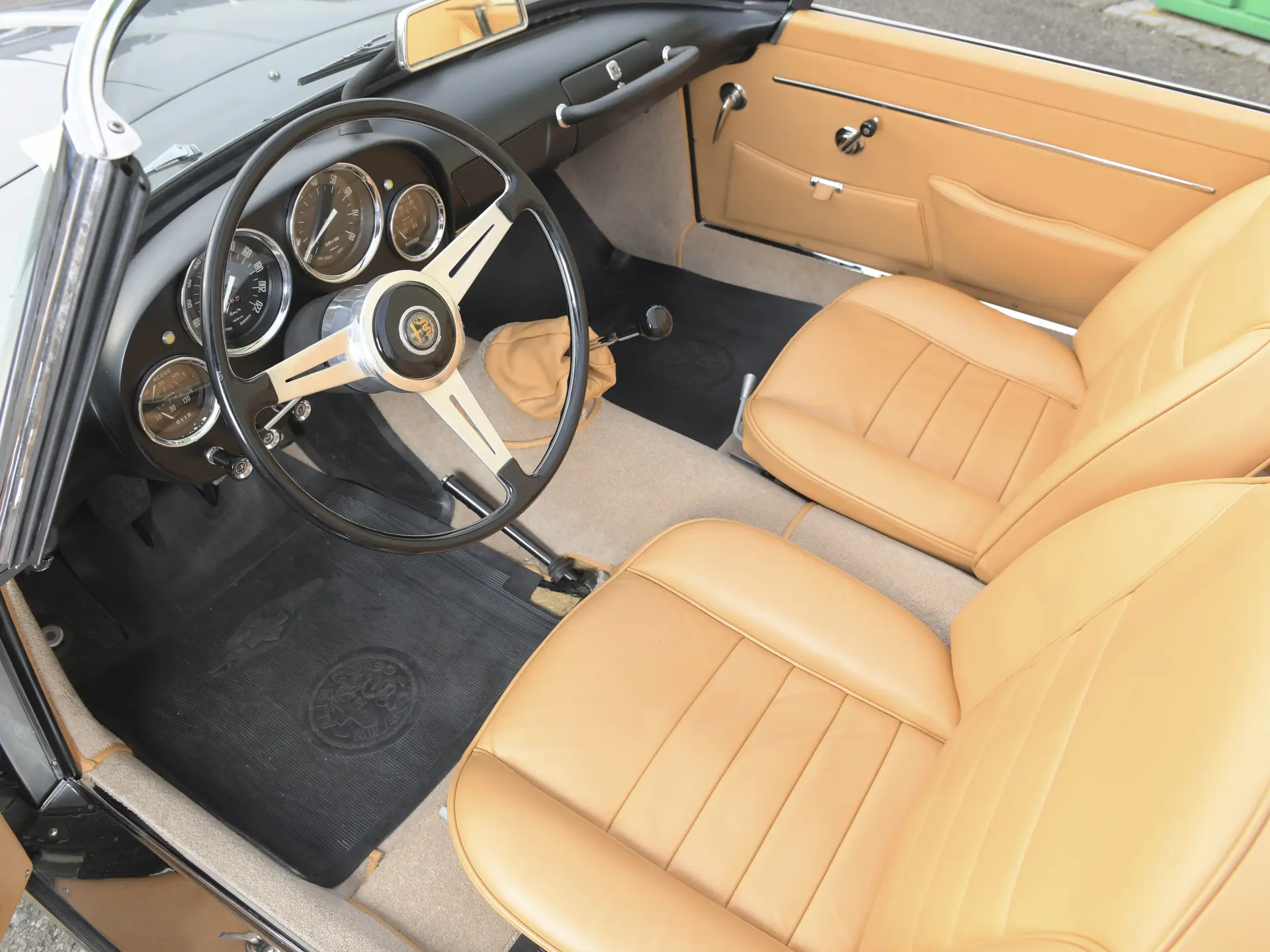 Alfa Romeo 2000 Spider (Touring) - 1960 - 02