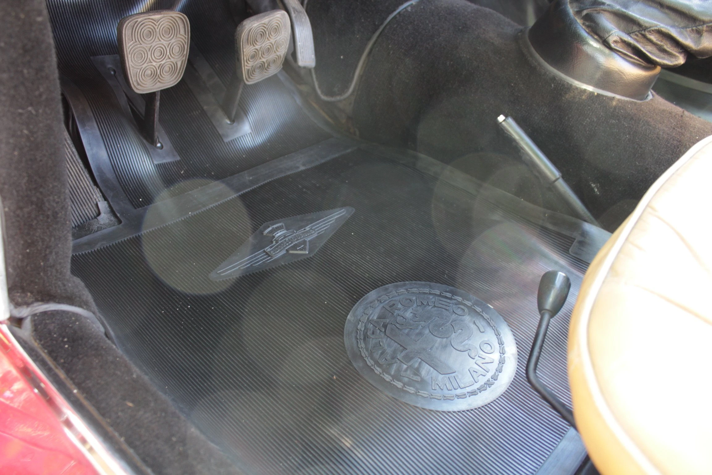 Alfa_Romeo_2000_Spider_19