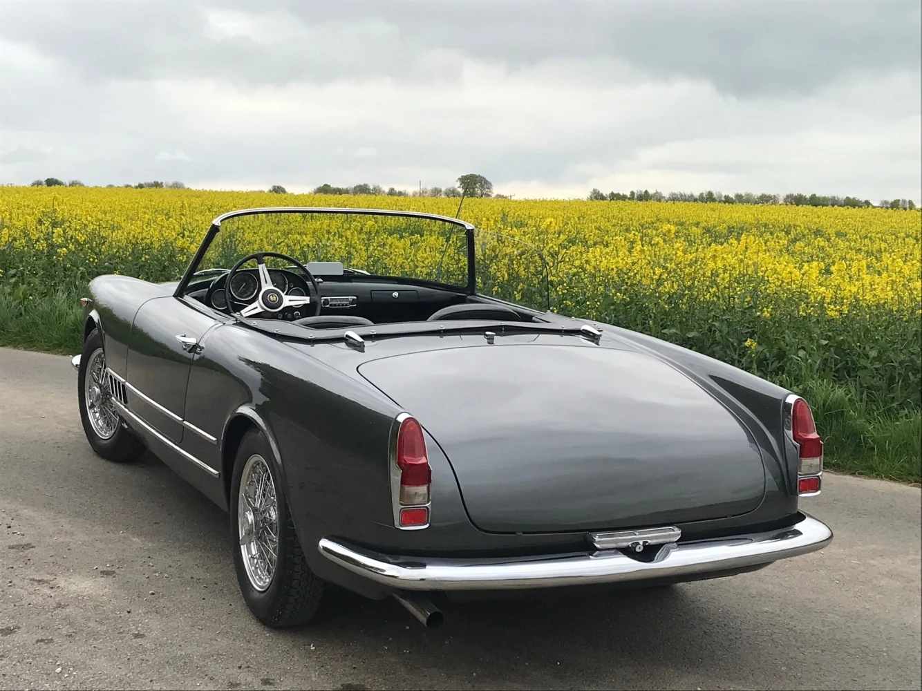 Alfa_Romeo_2000_Spider_25