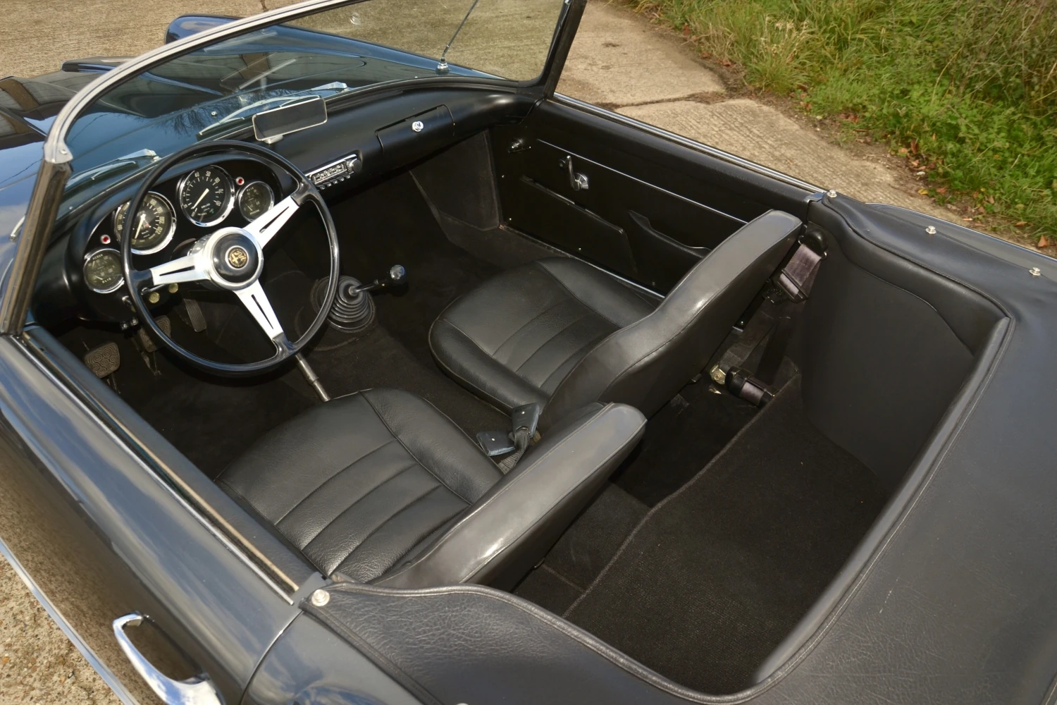 Alfa_Romeo_2000_Spider_27