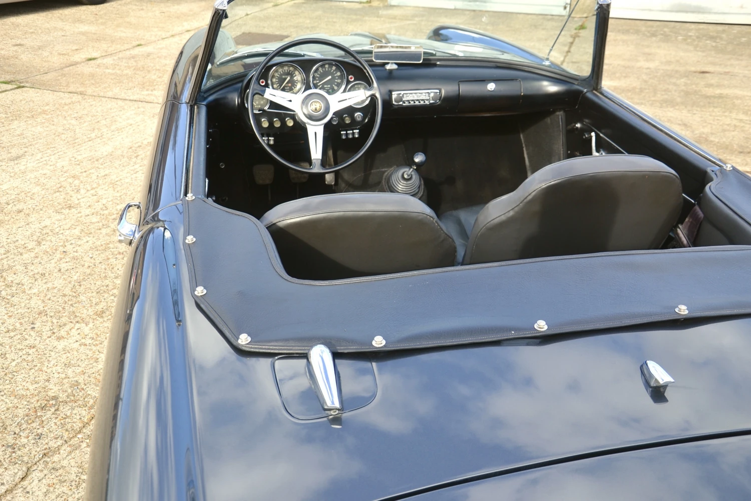 Alfa_Romeo_2000_Spider_38