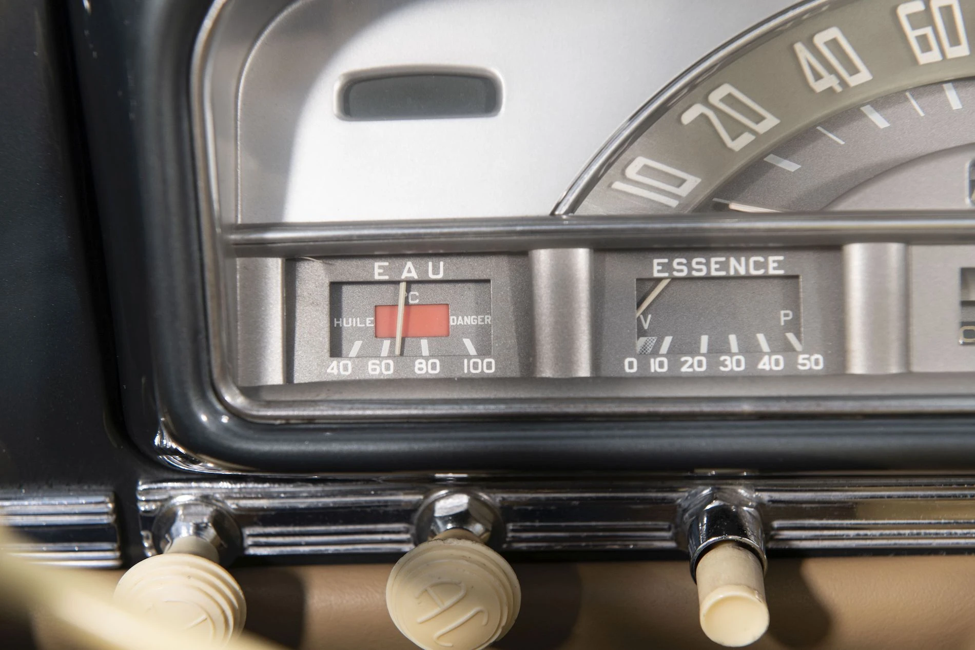 Peugeot_403_Cabriolet_DarlMat_16