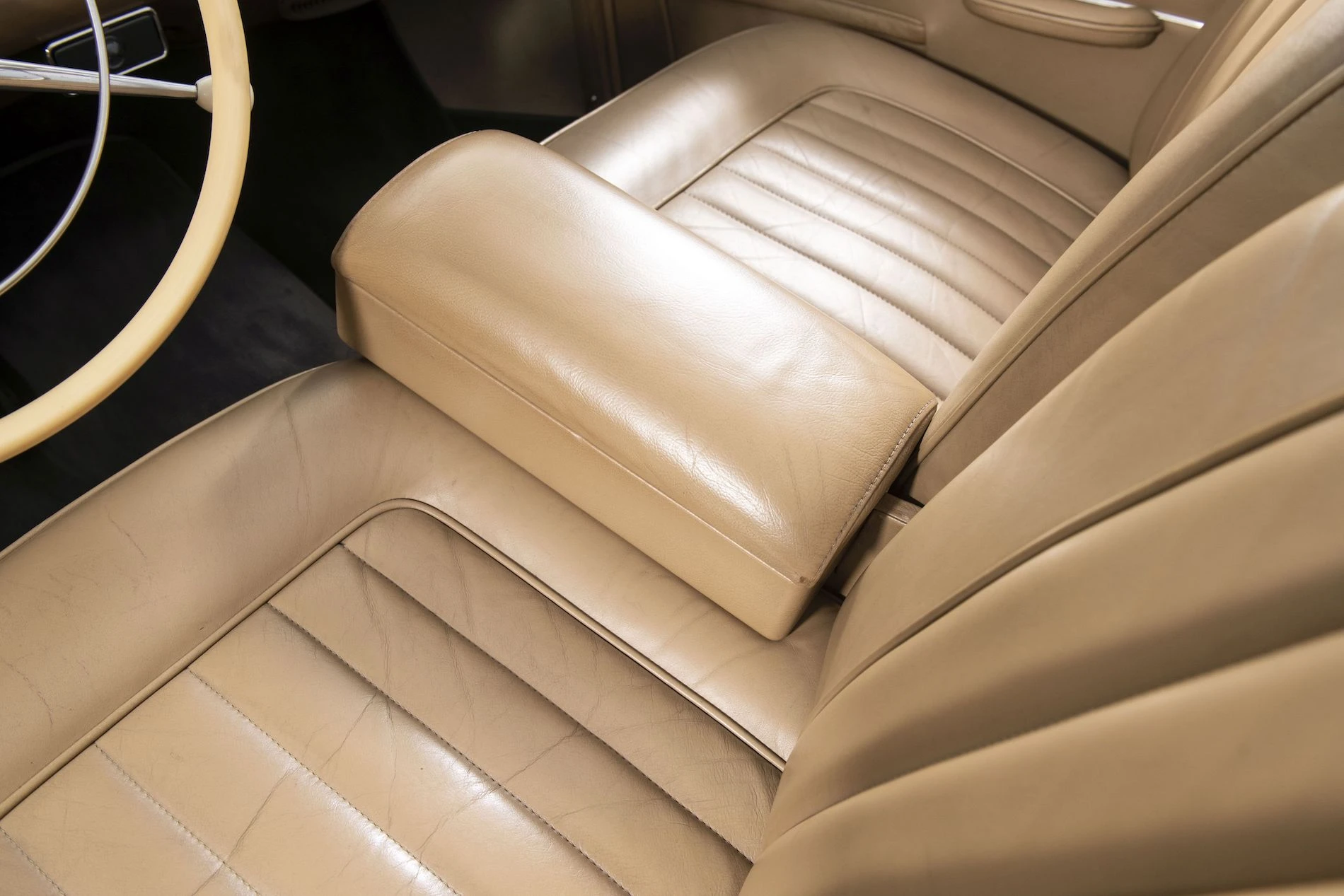 Peugeot_403_Cabriolet_DarlMat_25