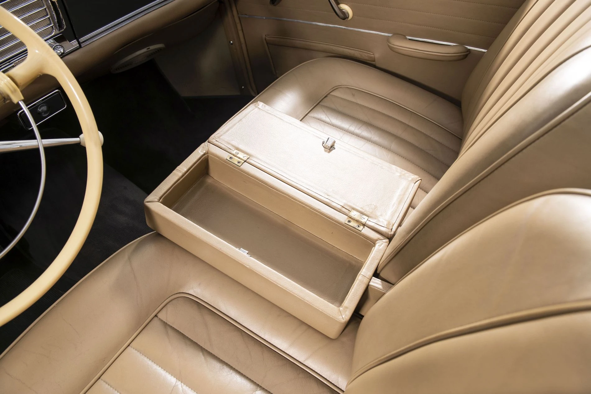 Peugeot_403_Cabriolet_DarlMat_26