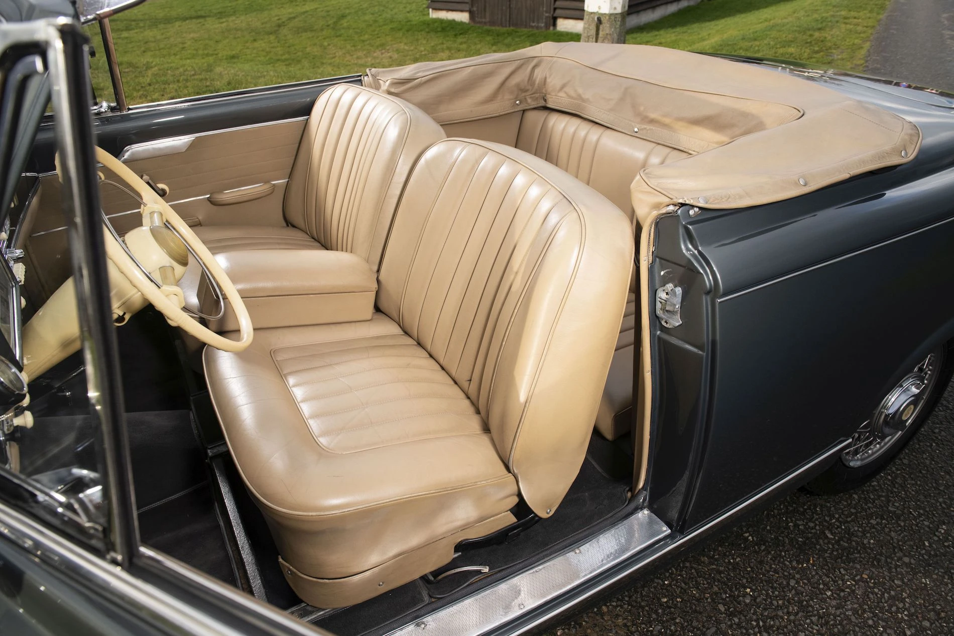 Peugeot_403_Cabriolet_DarlMat_9