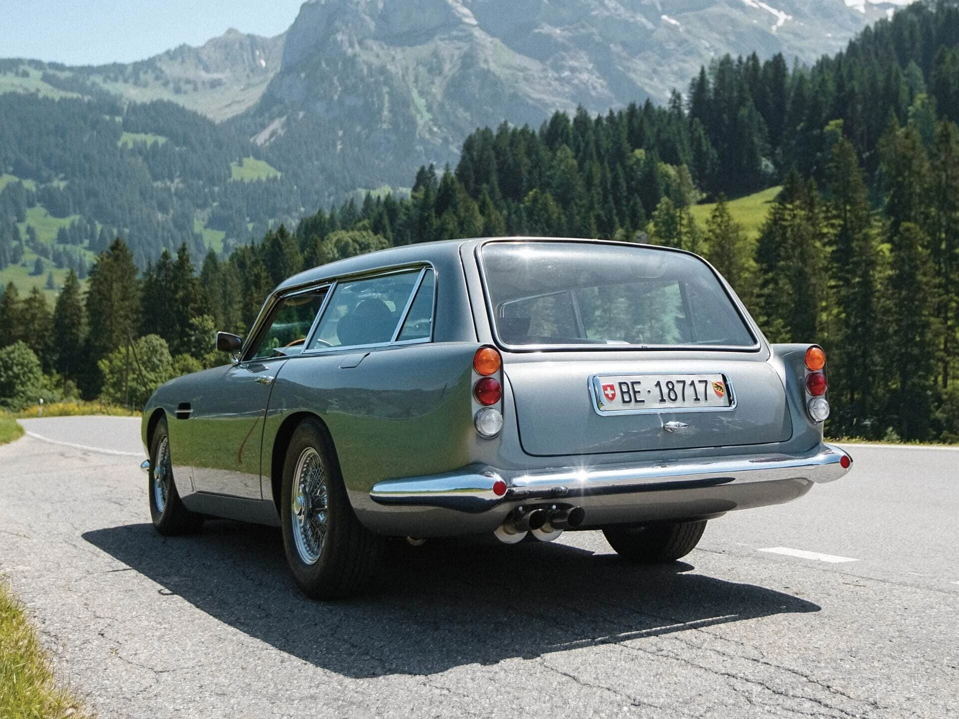 Aston-Martin-DB5-Shooting-Brake-by-Radford-1965_02