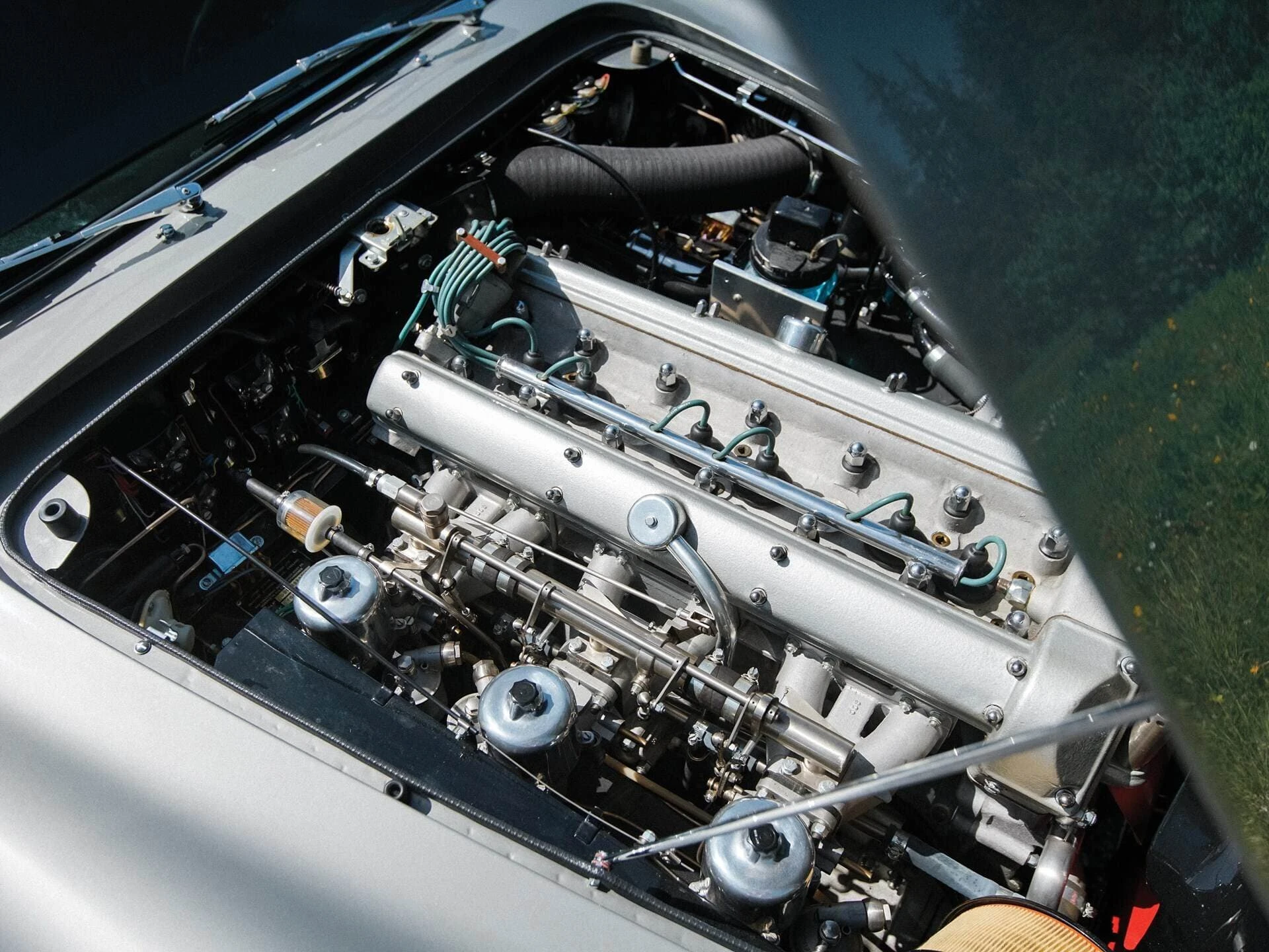 Aston-Martin-DB5-Shooting-Brake-by-Radford-1965_03