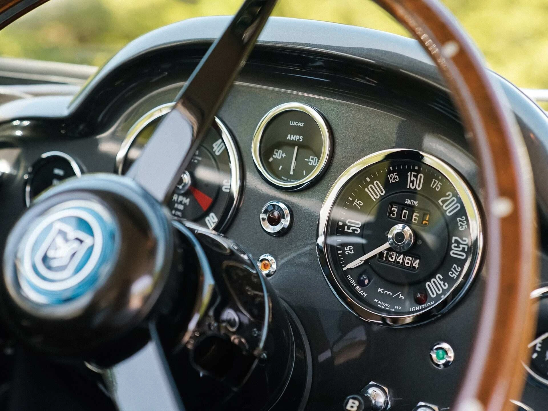 Aston-Martin-DB5-Shooting-Brake-by-Radford-1965_11