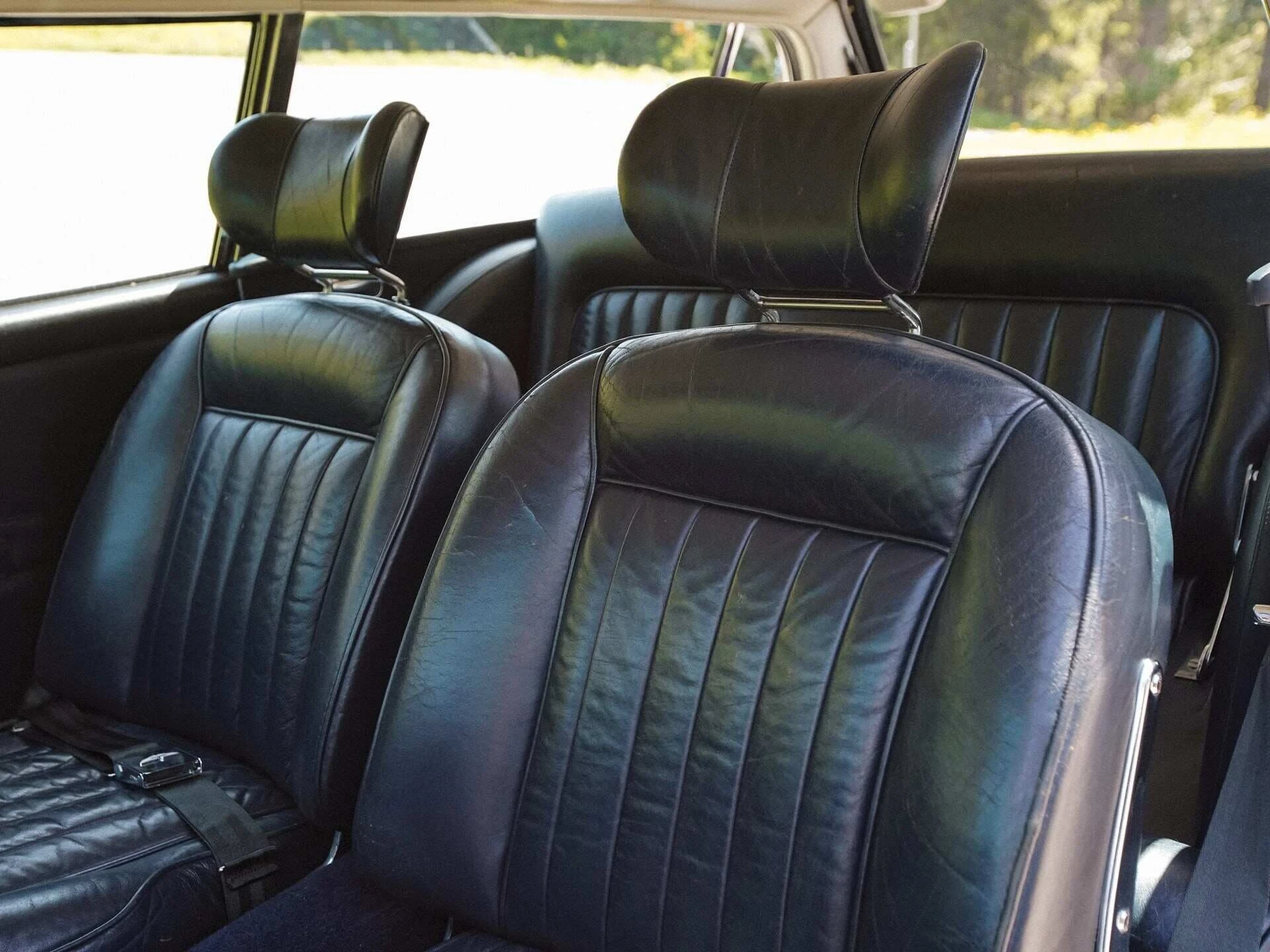 Aston-Martin-DB5-Shooting-Brake-by-Radford-1965_14