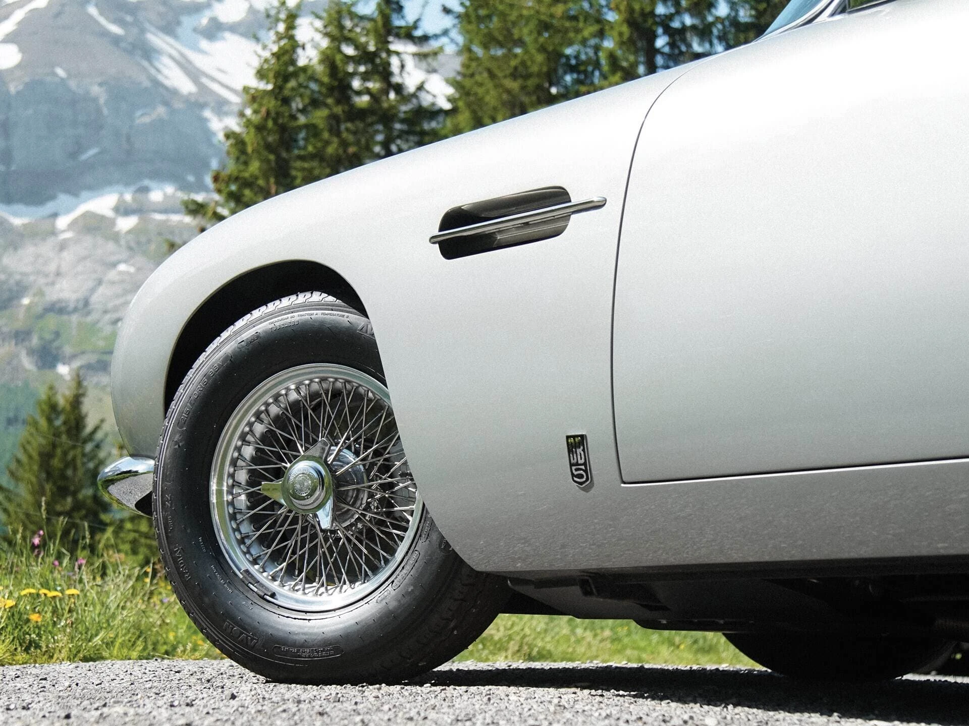 Aston-Martin-DB5-Shooting-Brake-by-Radford-1965_16