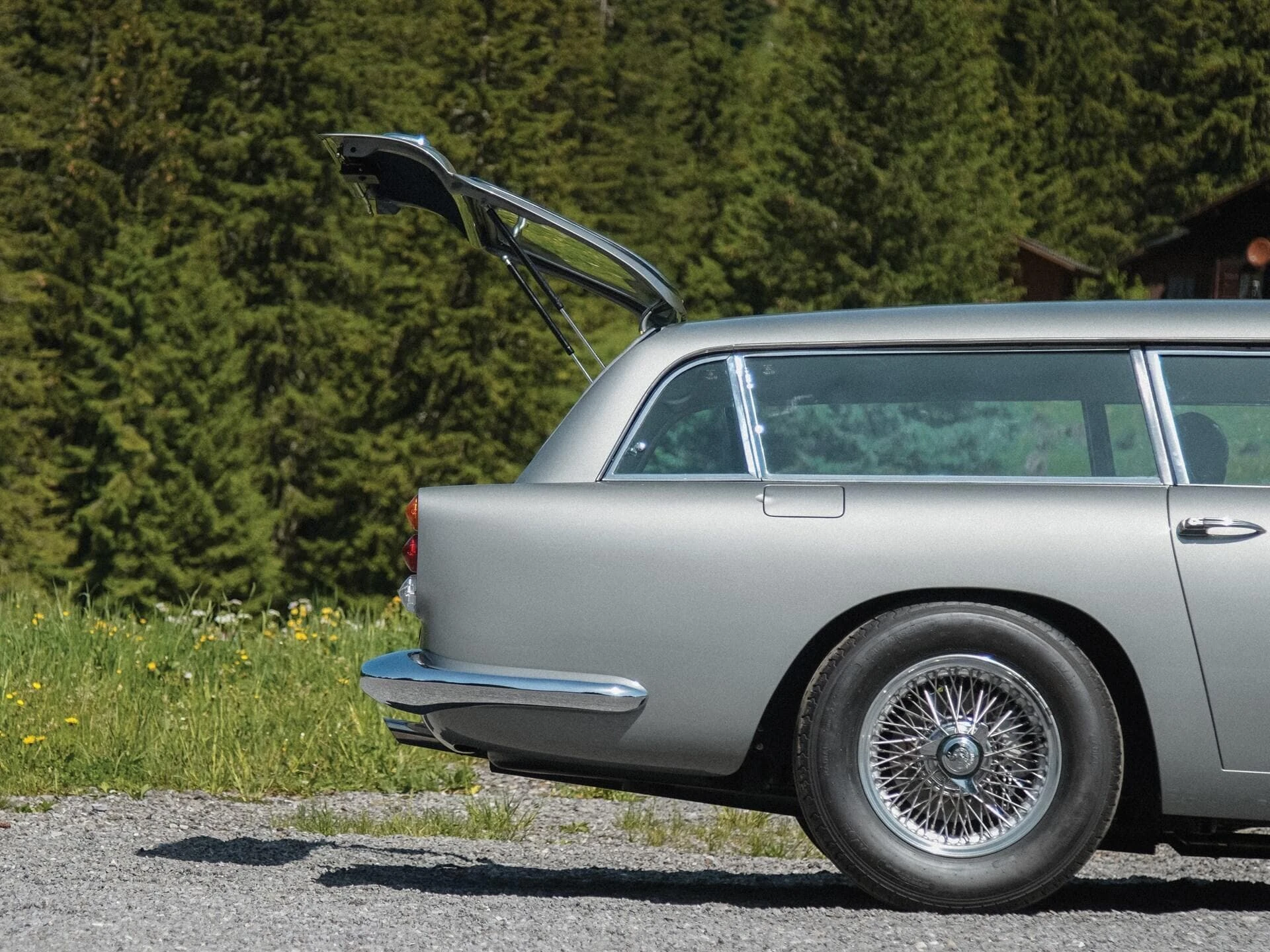 Aston-Martin-DB5-Shooting-Brake-by-Radford-1965_21