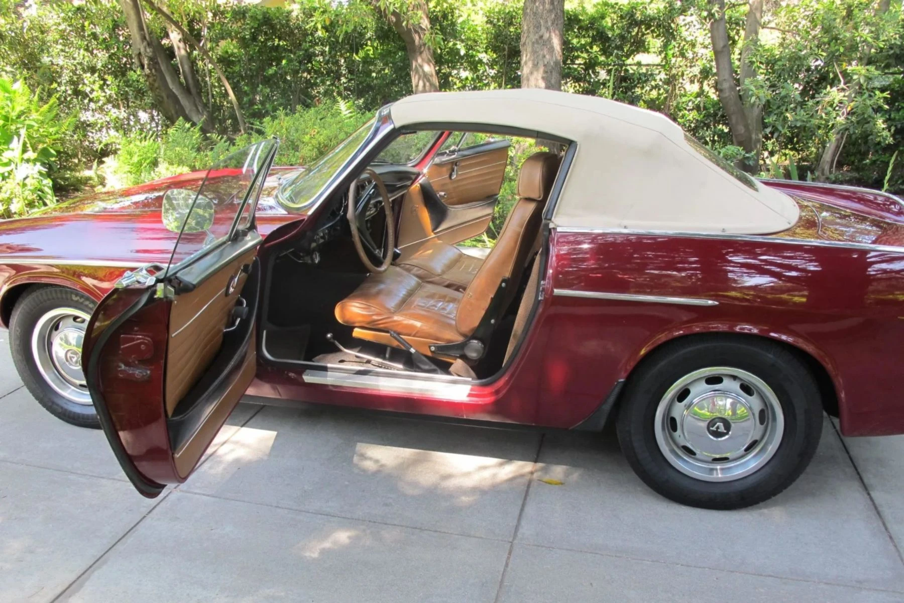 Volvo-1800S-cab-Volvoville-1968_7