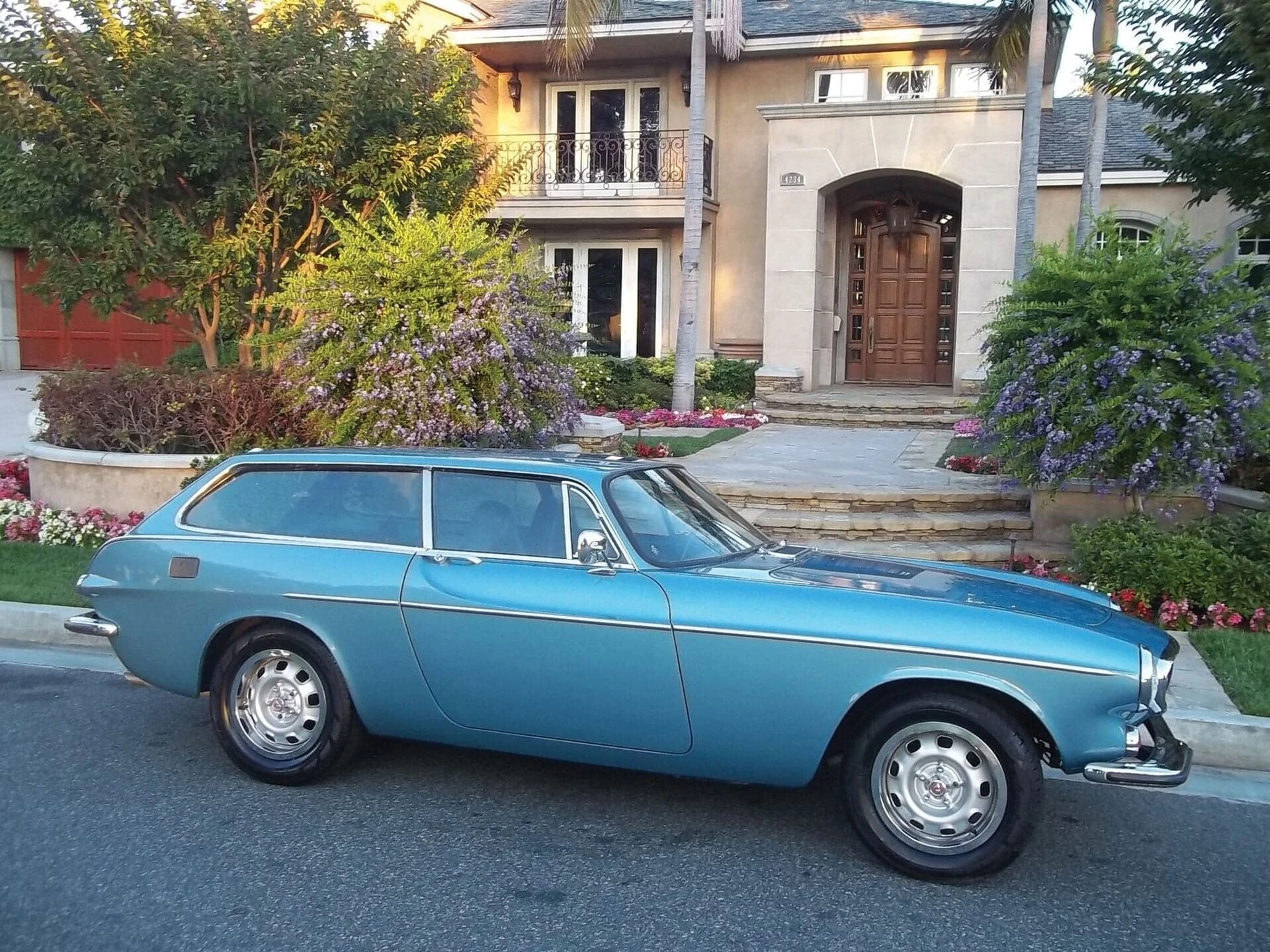 Volvo-P1800-ES-1972_01