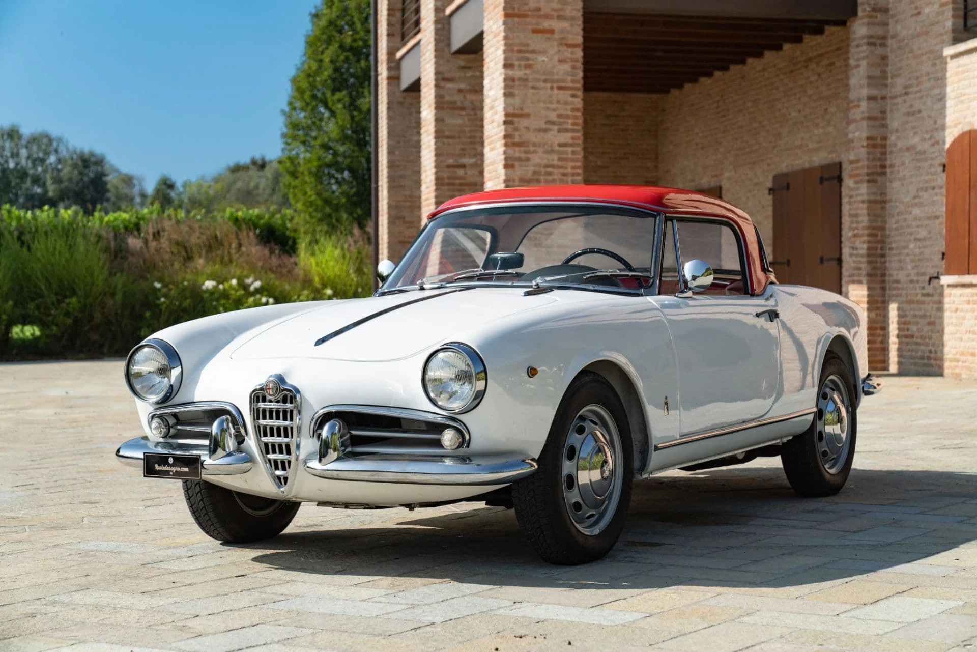 Alfa Romeo Giulietta Spider Veloce (Pinin Farina) - 1963 - 01