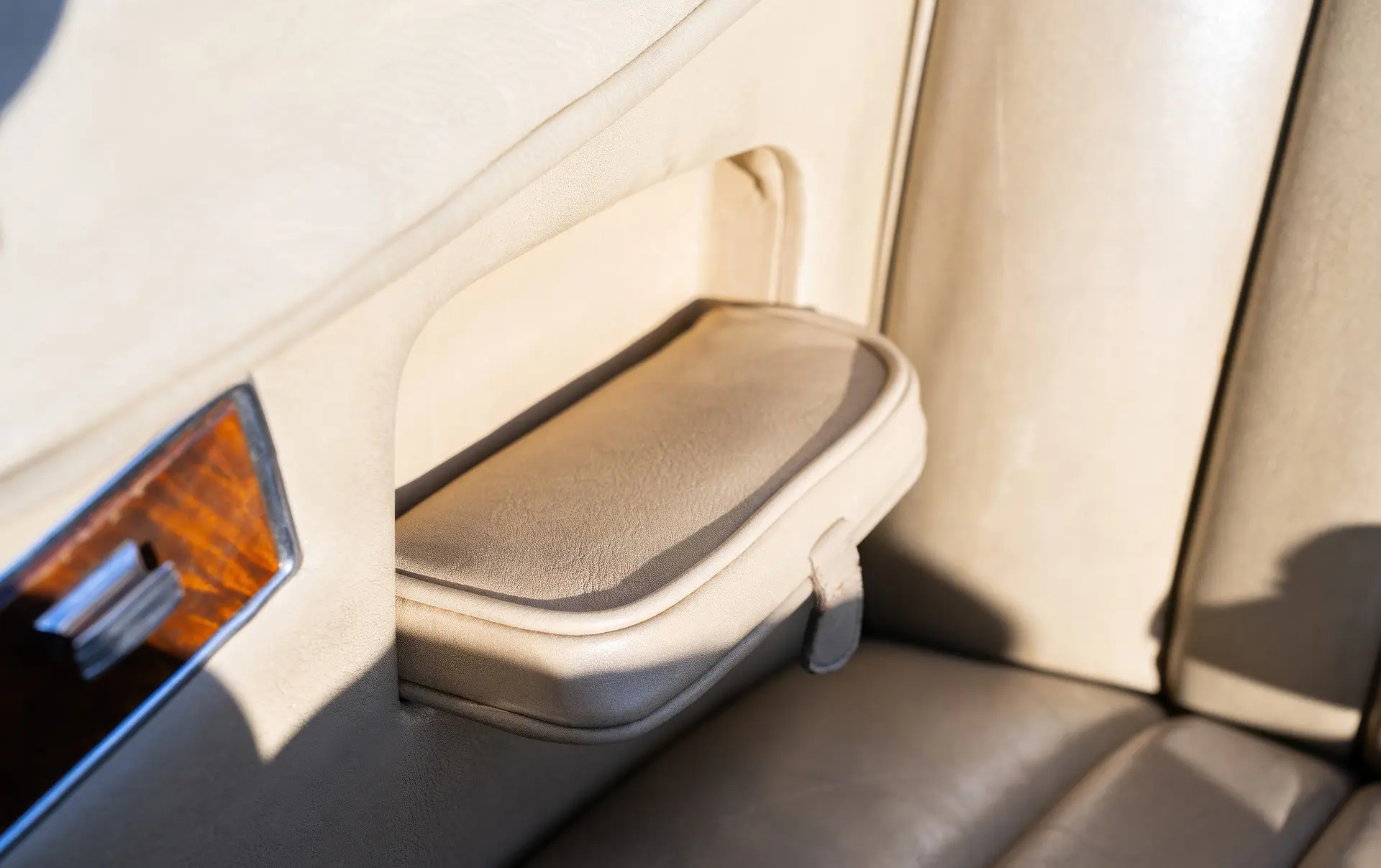 Bentley S1 Continental Drophead Coupe (Park Ward) 1959-34