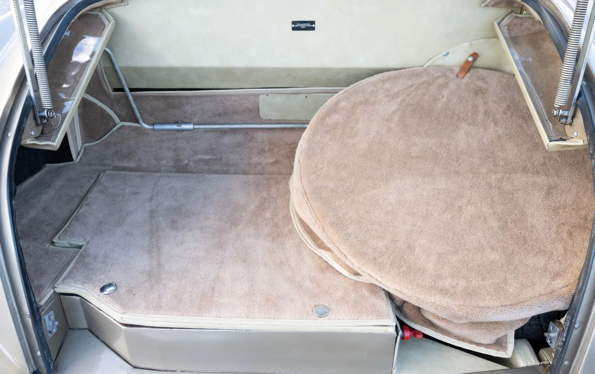 Bentley S1 Continental Drophead Coupe (Park Ward) 1959-47