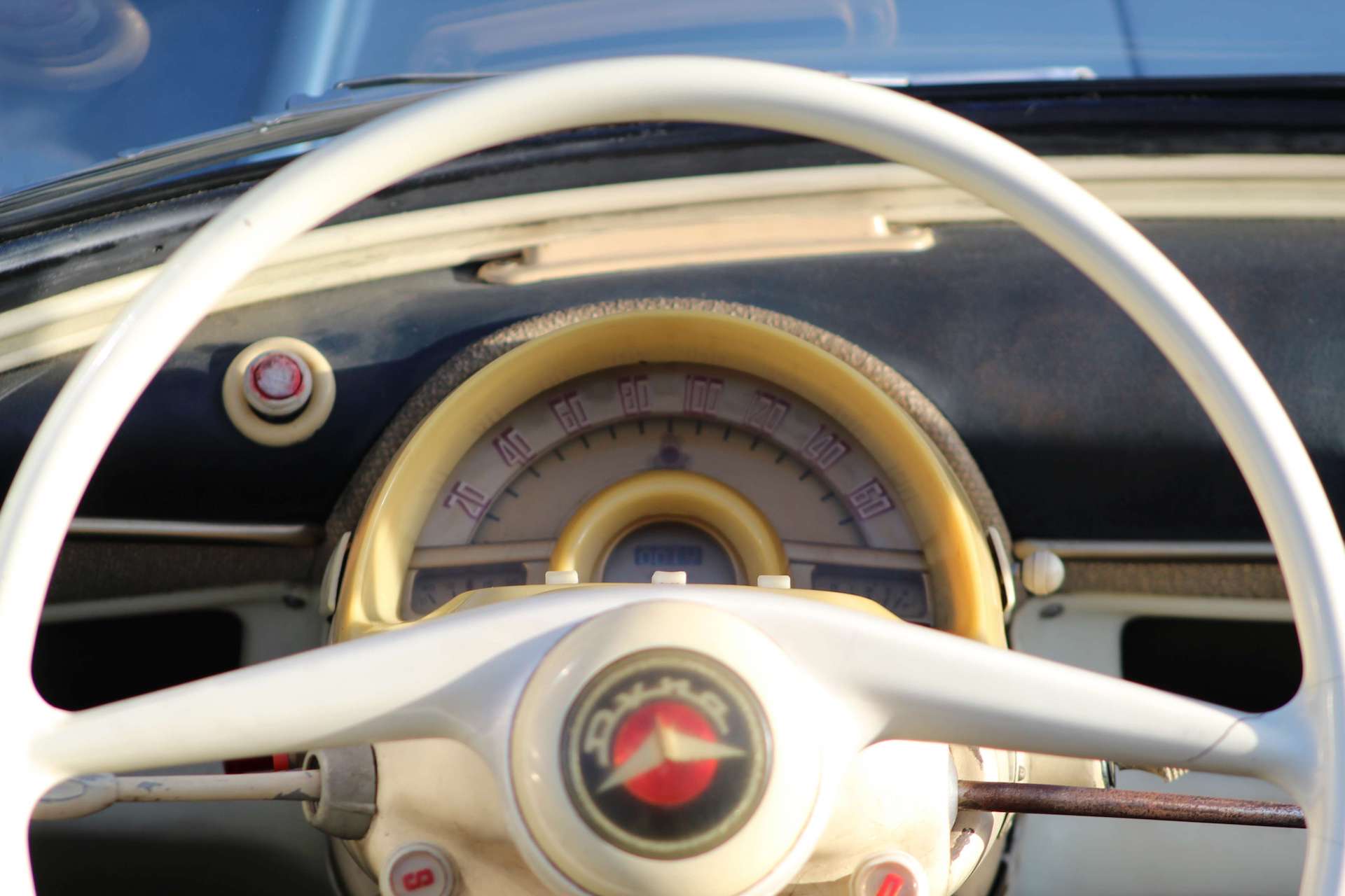 Panhard Dyna Cabriolet Grand Standing 1957_08