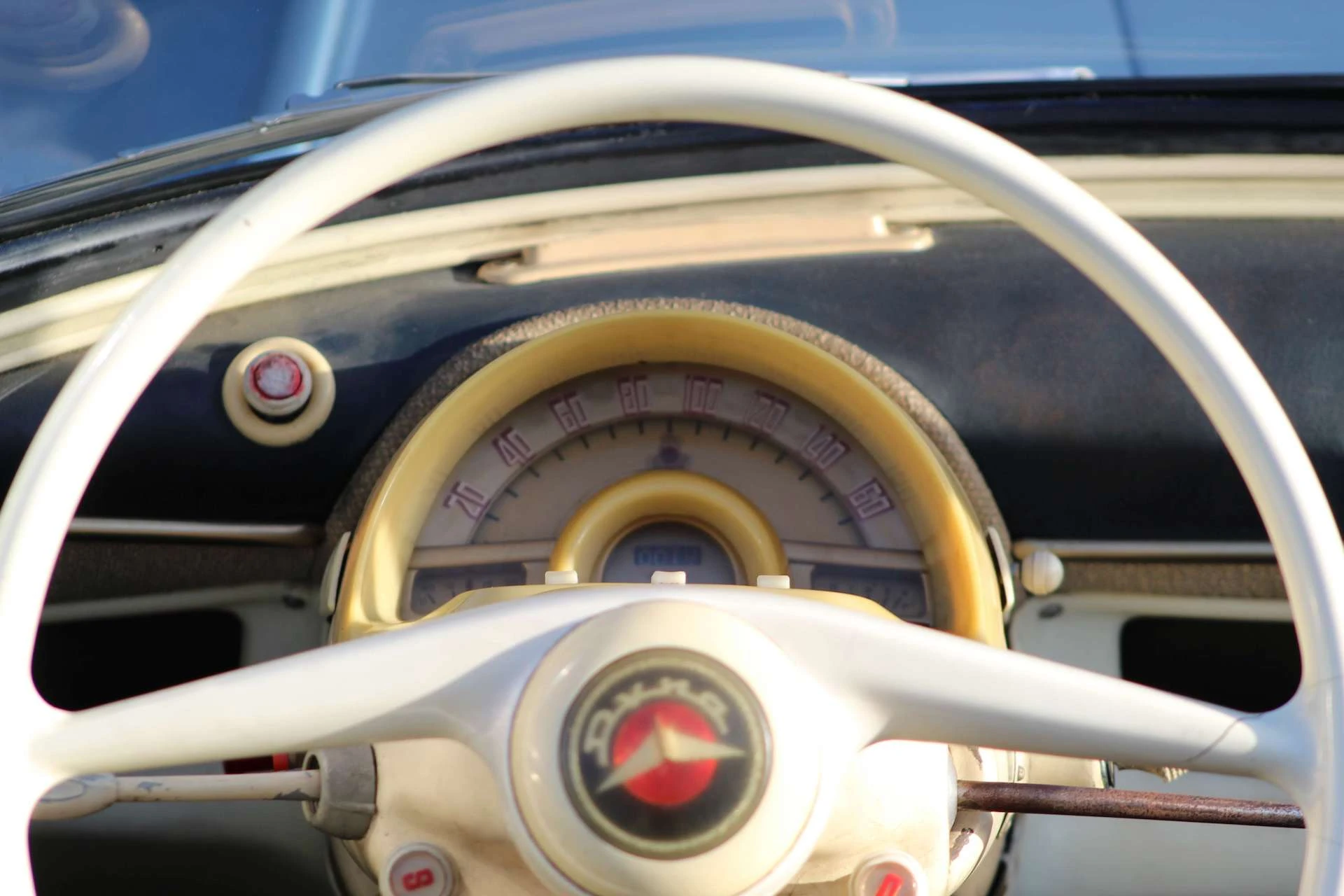 Panhard Dyna Cabriolet Grand Standing 1957_08