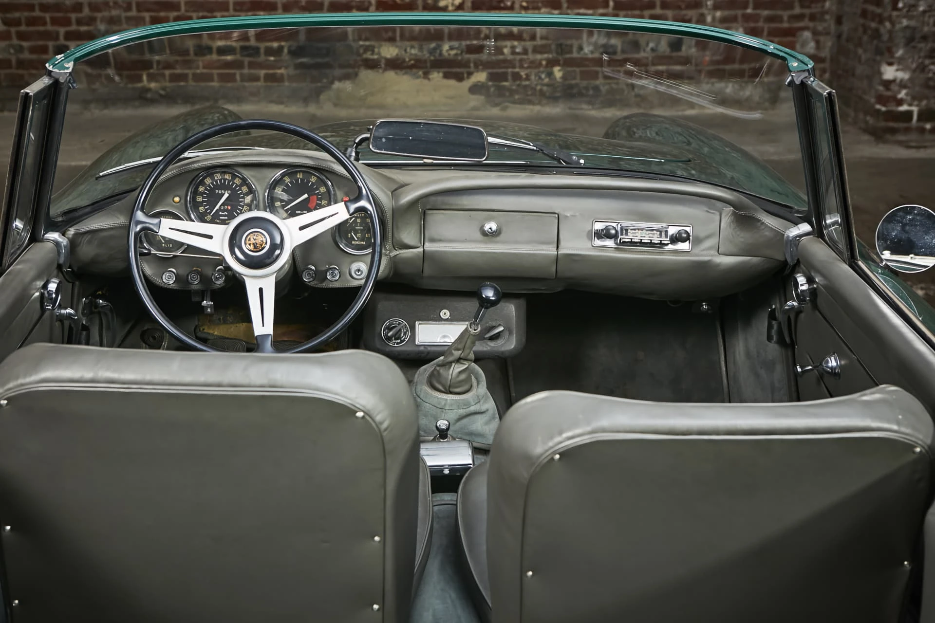 Alfa Romeo 2600 Spider Touring 1964 28