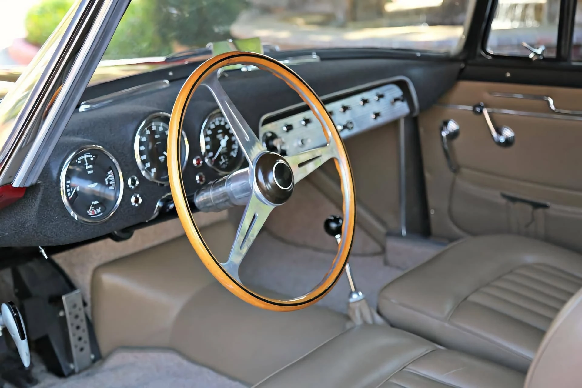 Aston-Martin-DB2-4-Allemano-1953-23