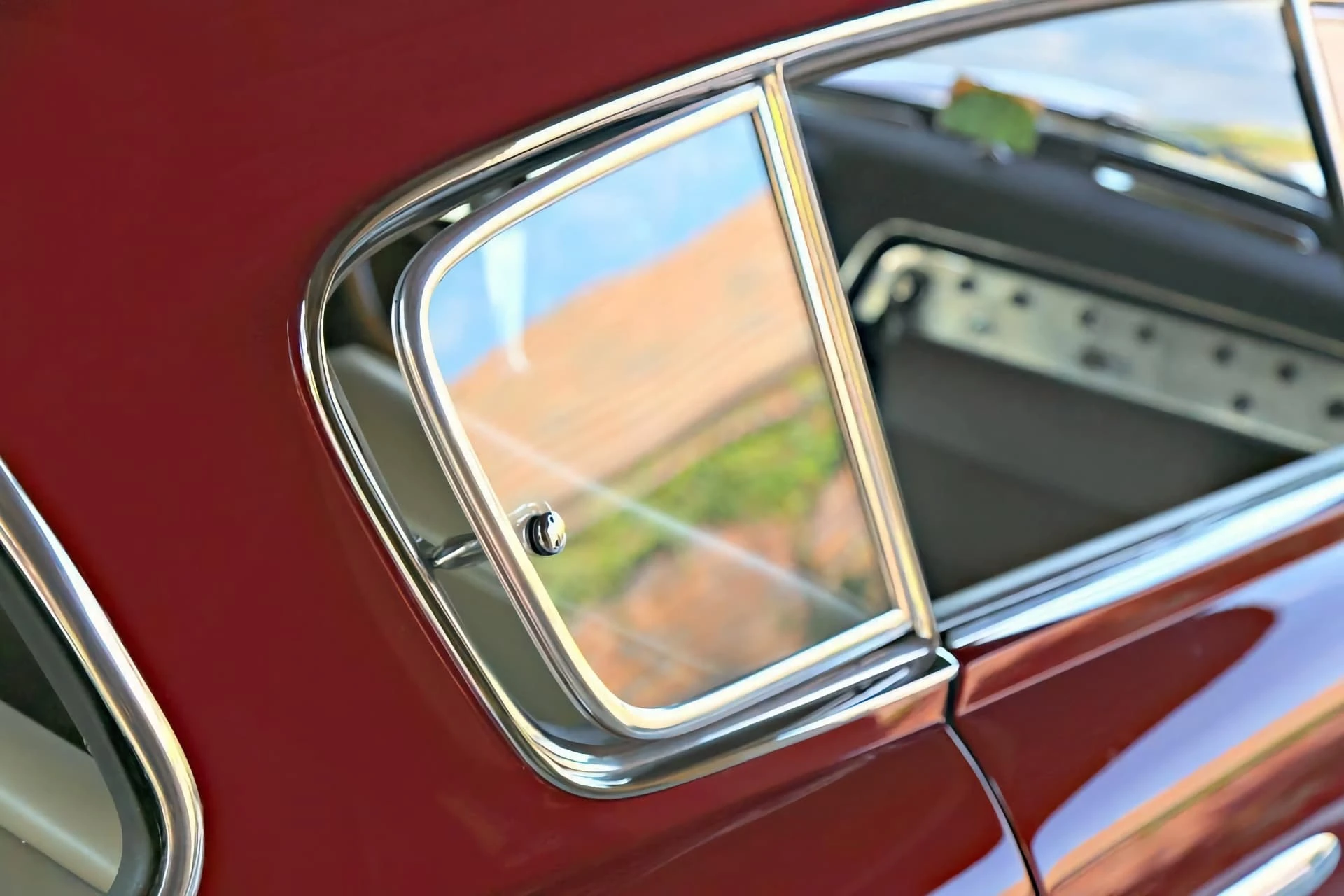 Aston-Martin-DB2-4-Allemano-1953-25