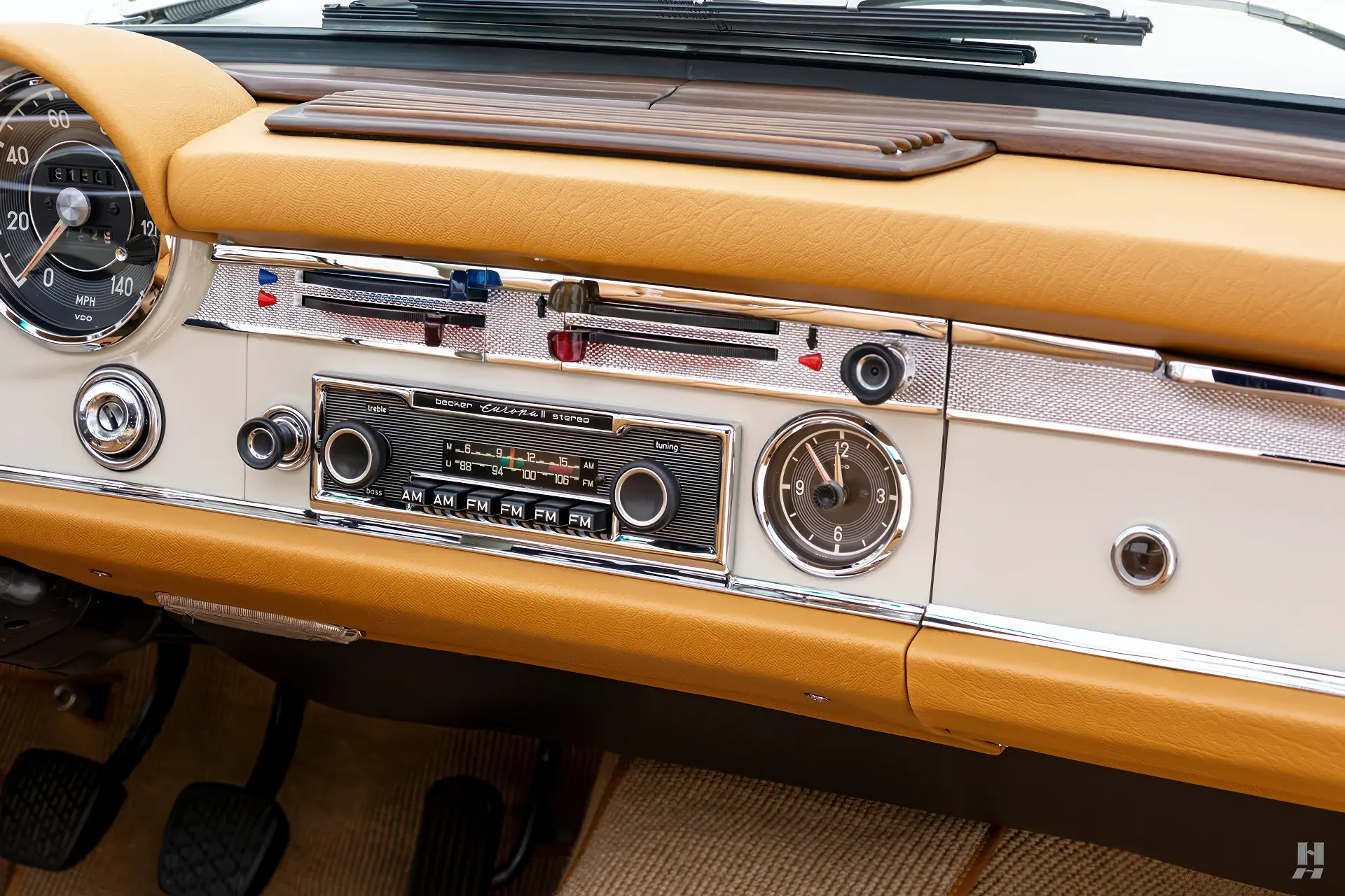 Mercedes-Benz 230SL - 1965-13