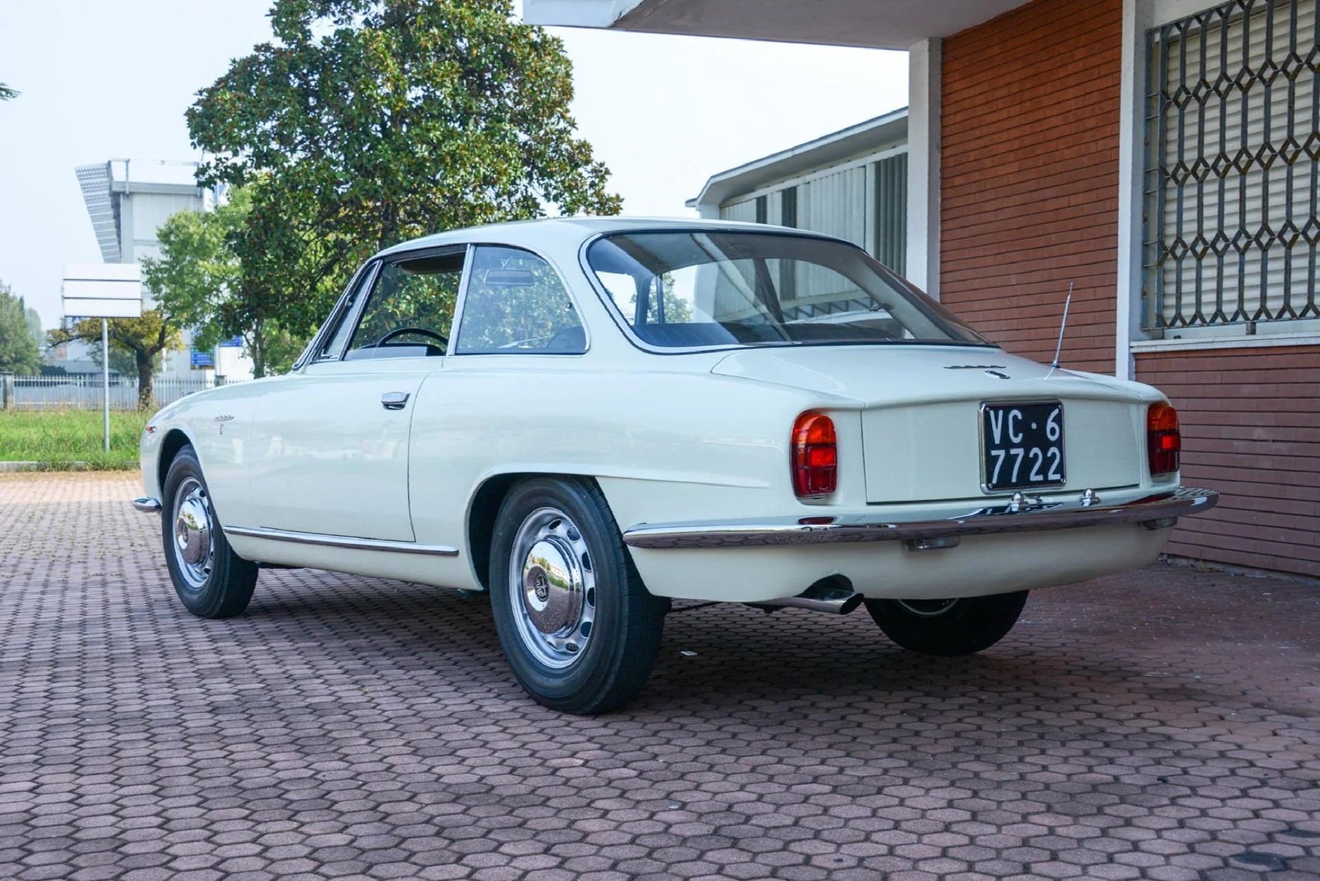 Alfa Romeo 2000 Sprint Bertone 1962 3