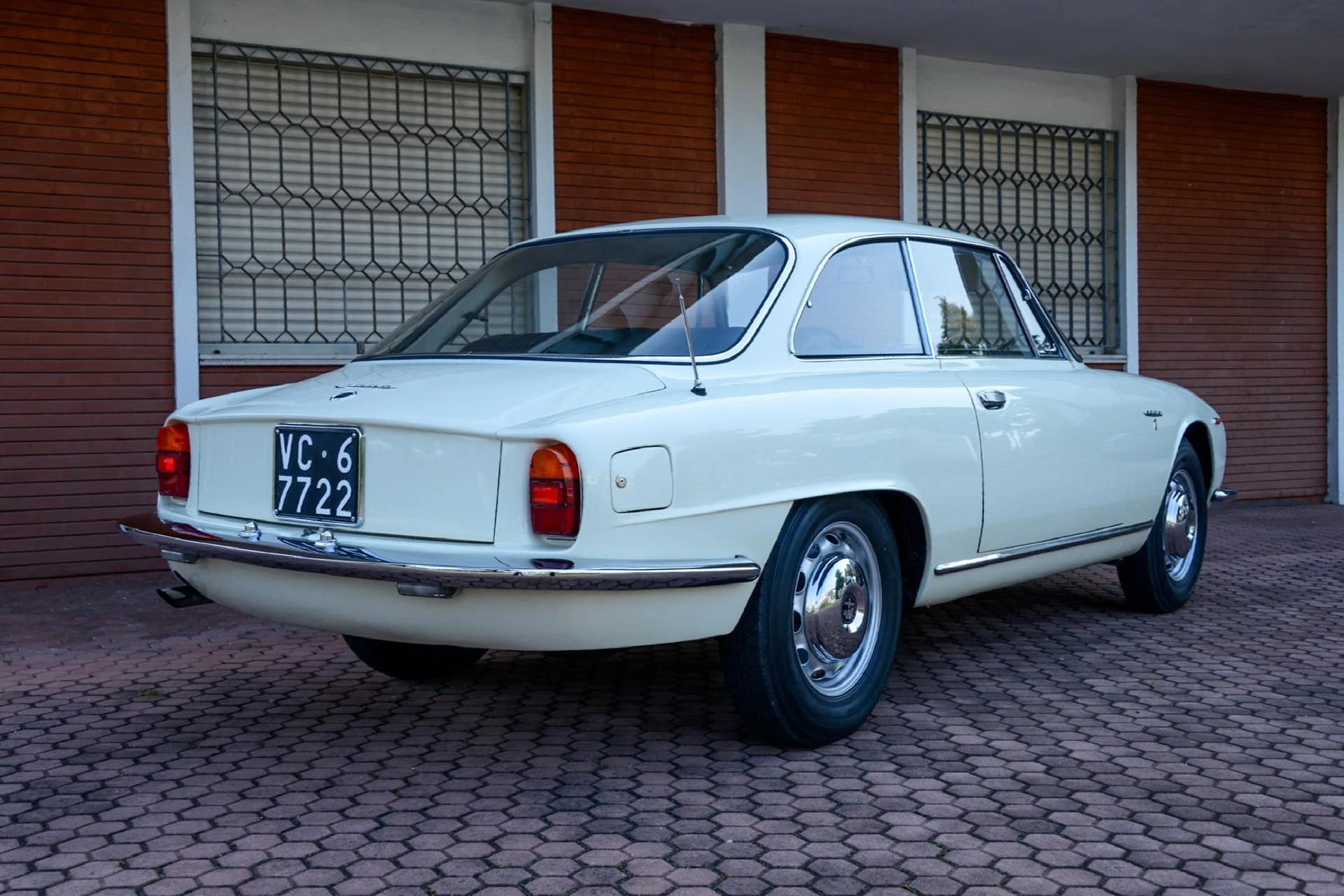 Alfa Romeo 2000 Sprint Bertone 1962 4