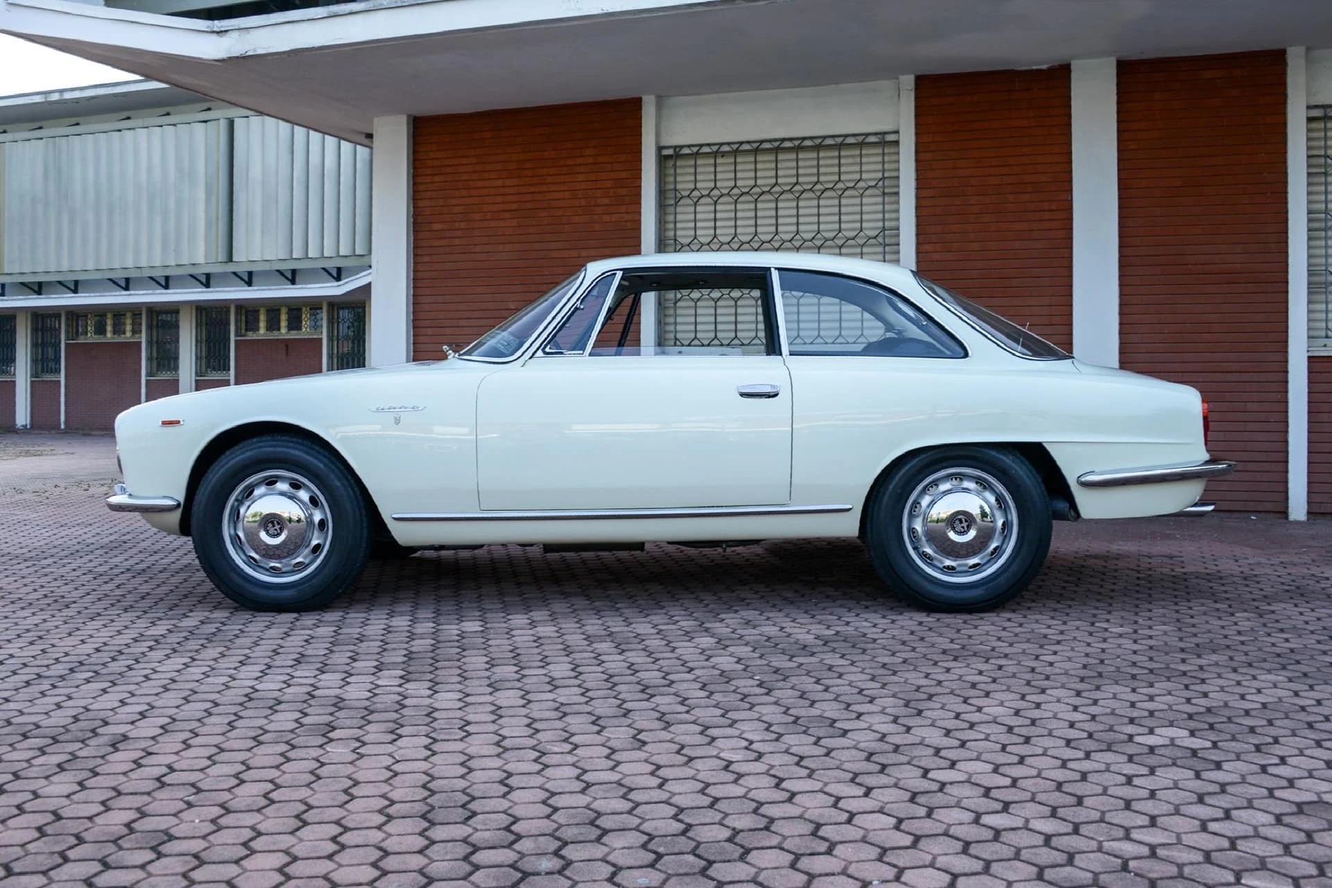 Alfa Romeo 2000 Sprint Bertone 1962 5