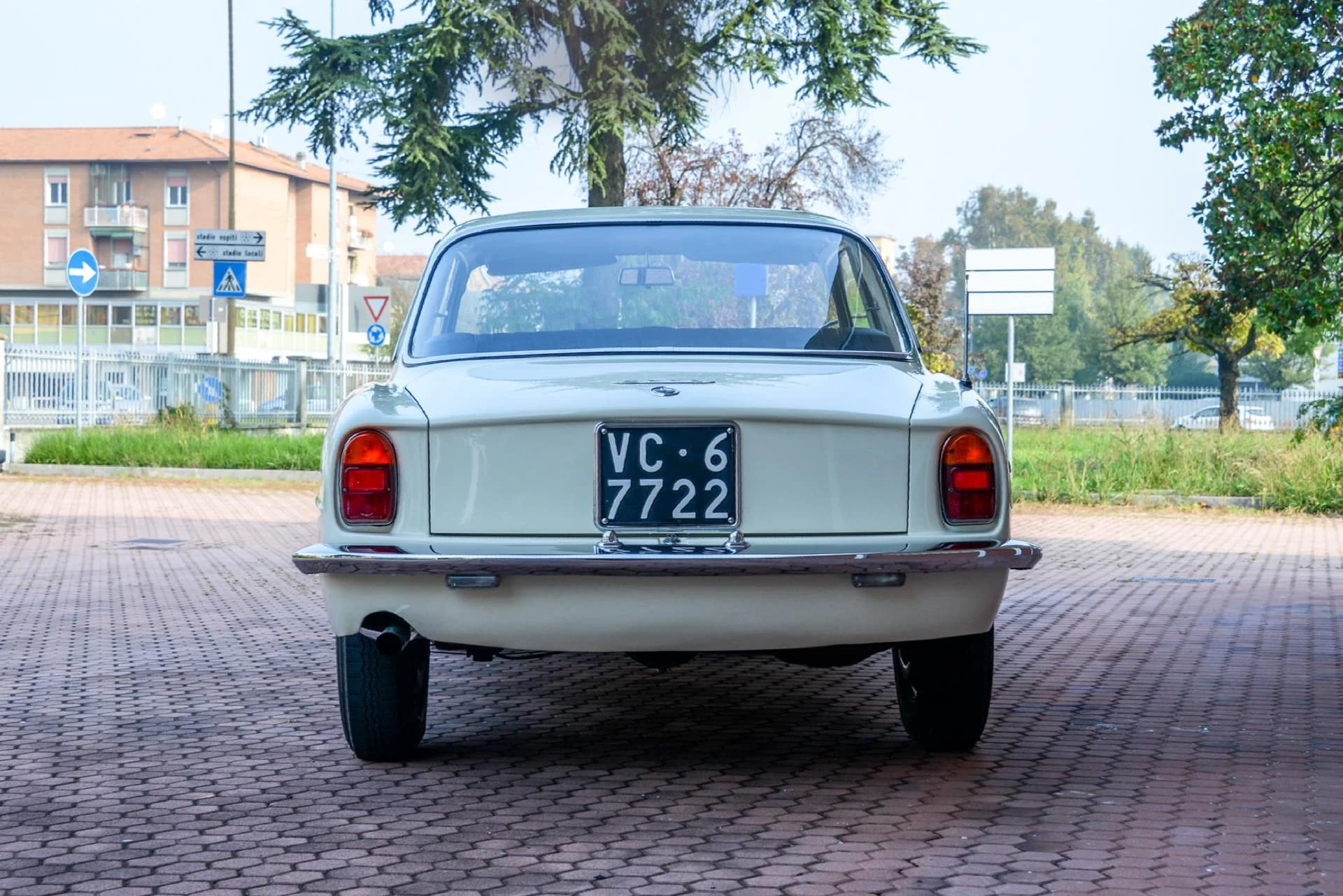 Alfa Romeo 2000 Sprint Bertone 1962 8