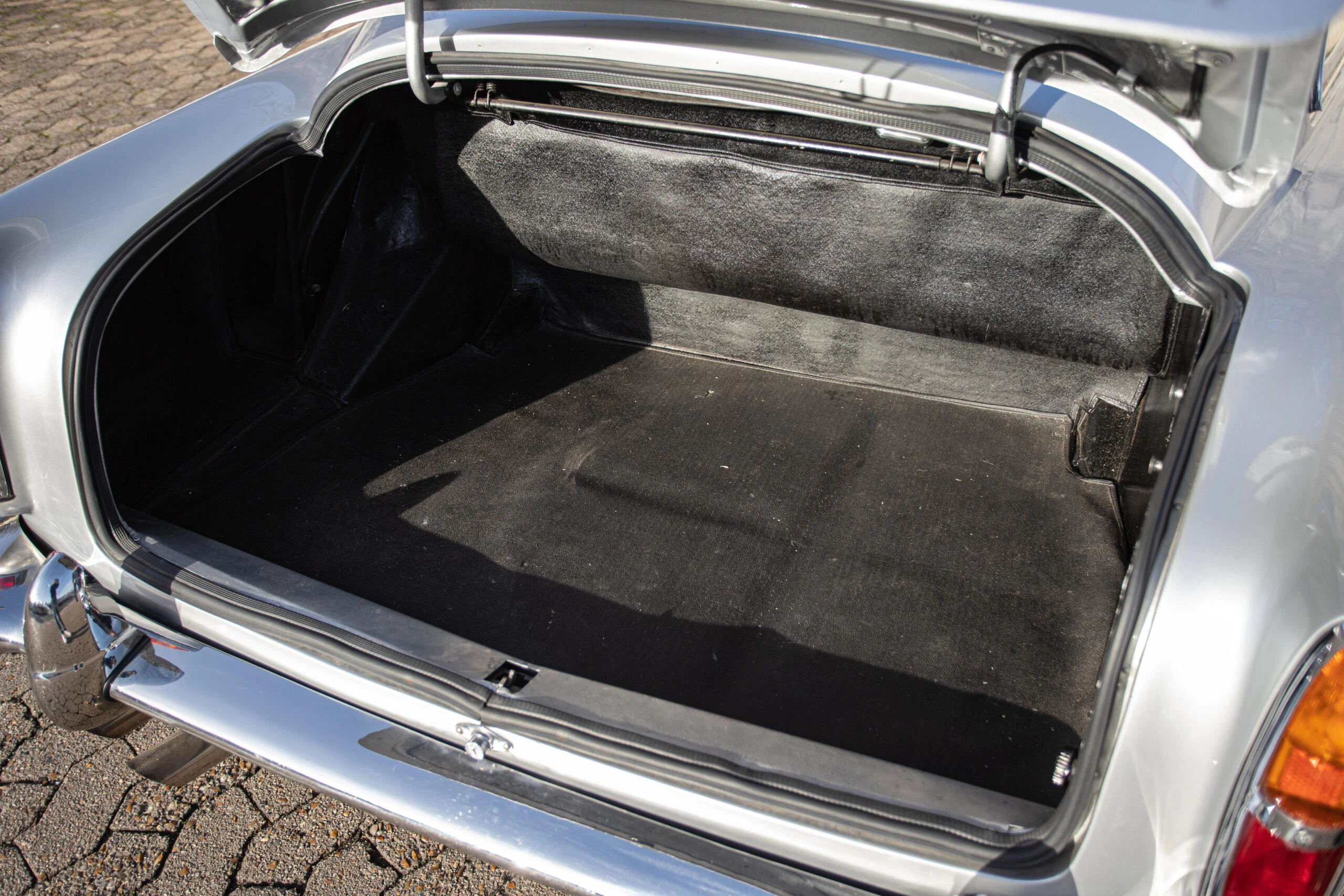 DB4 Series II Saloon 1960 23