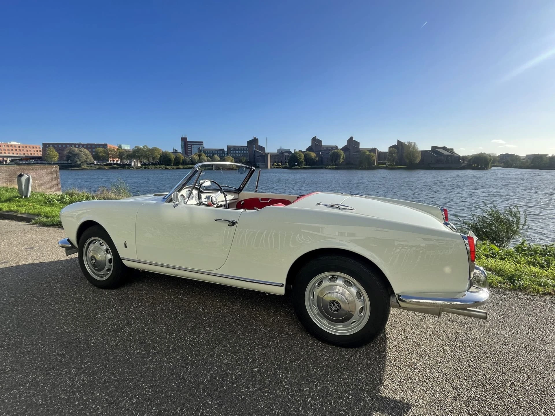 Alfa Romeo 1600 Giulia Spider Pininfarina 1964 4