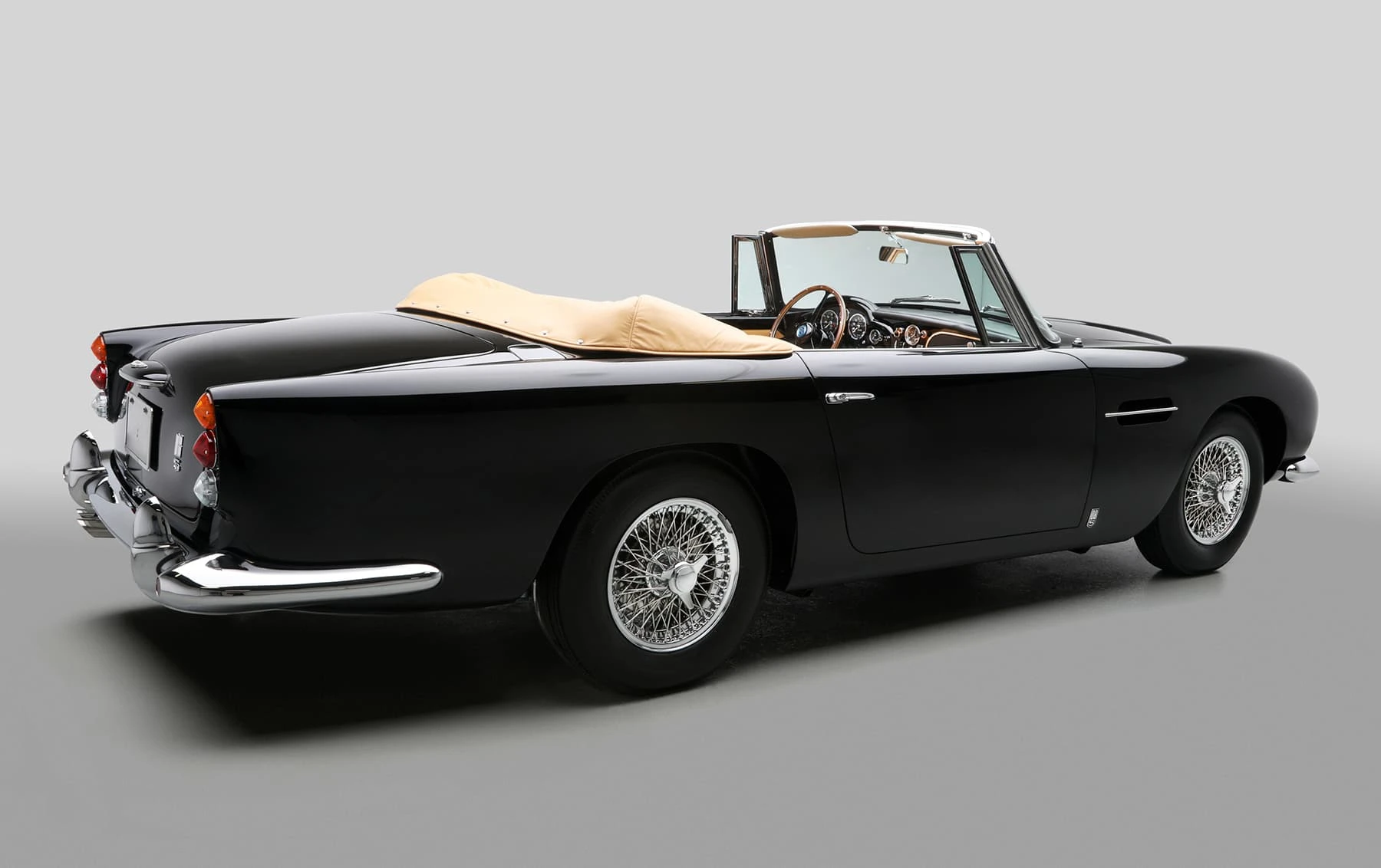 Aston Martin DB5 Convertible 1965 4