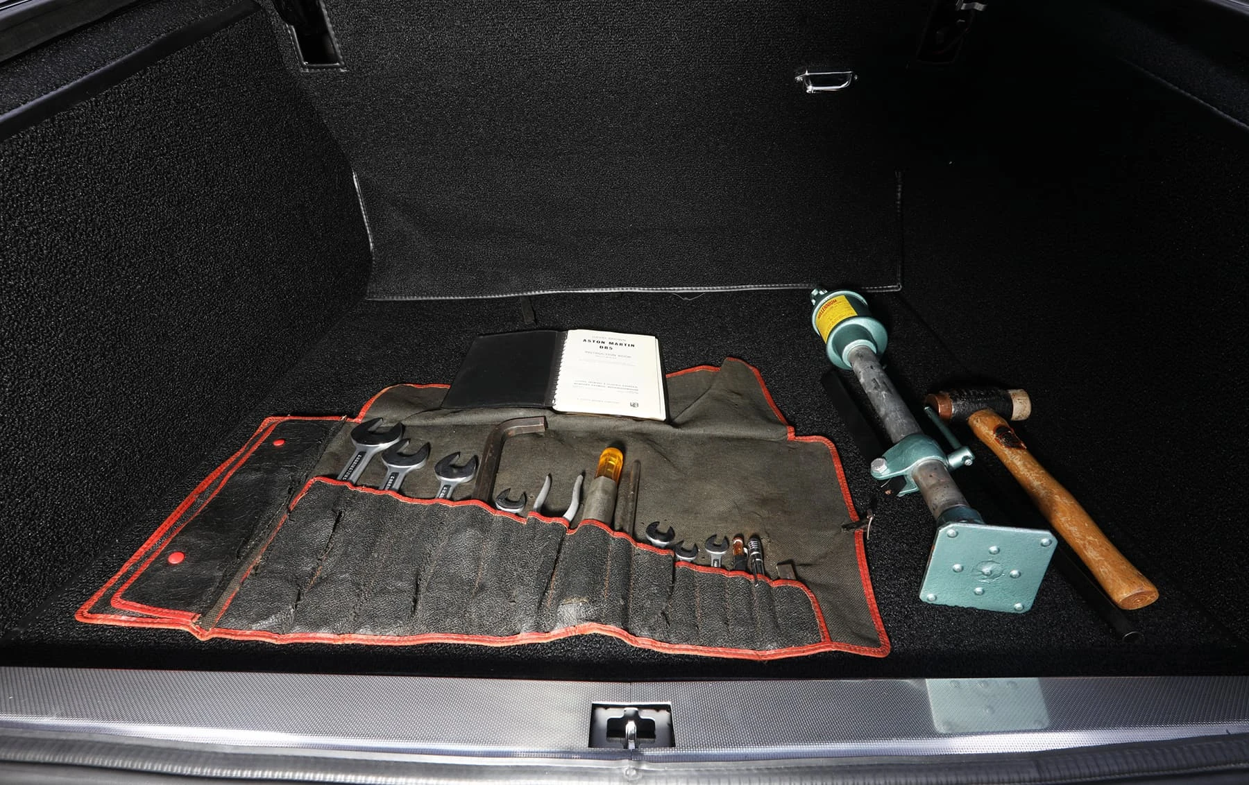 Aston Martin DB5 Convertible 1965 43