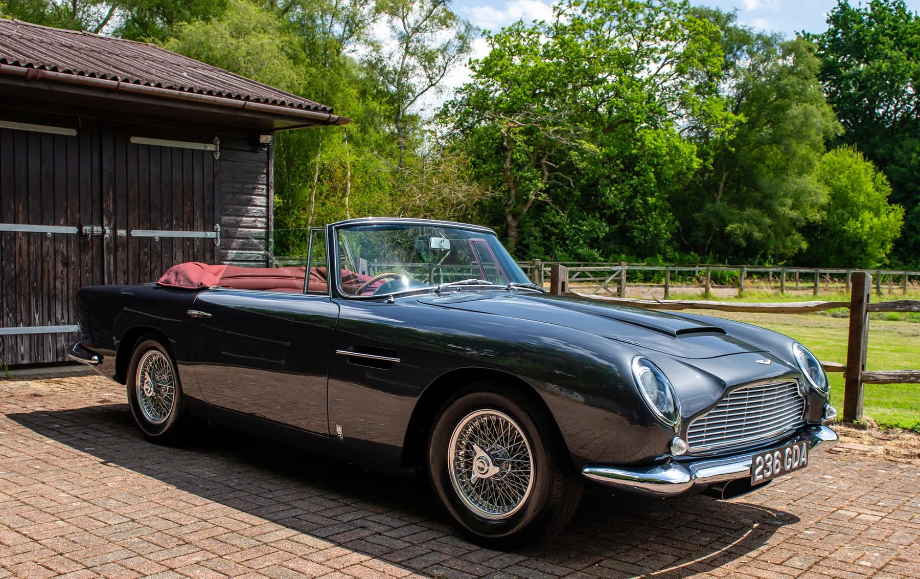 Aston Martin DB5 Convertible (Touring) - 1965 10