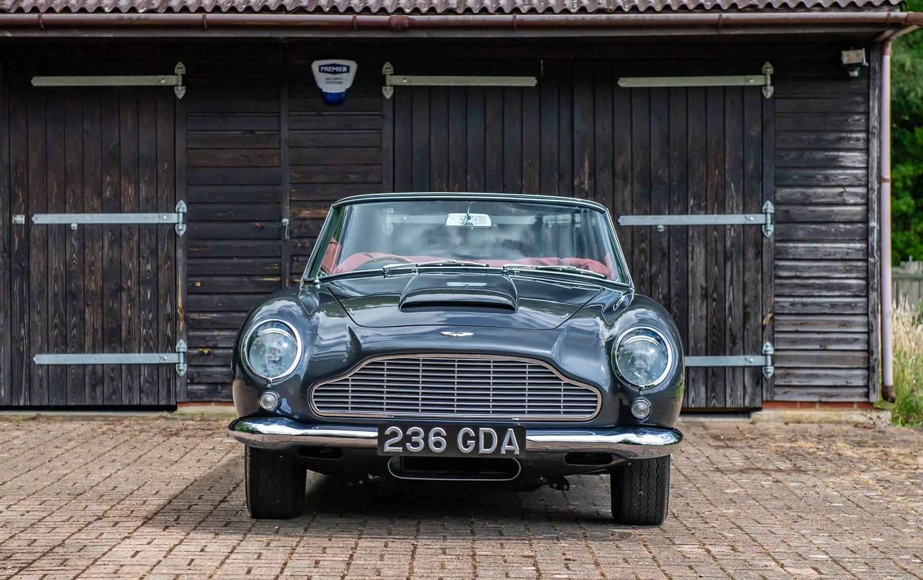 Aston Martin DB5 Convertible (Touring) - 1965 11