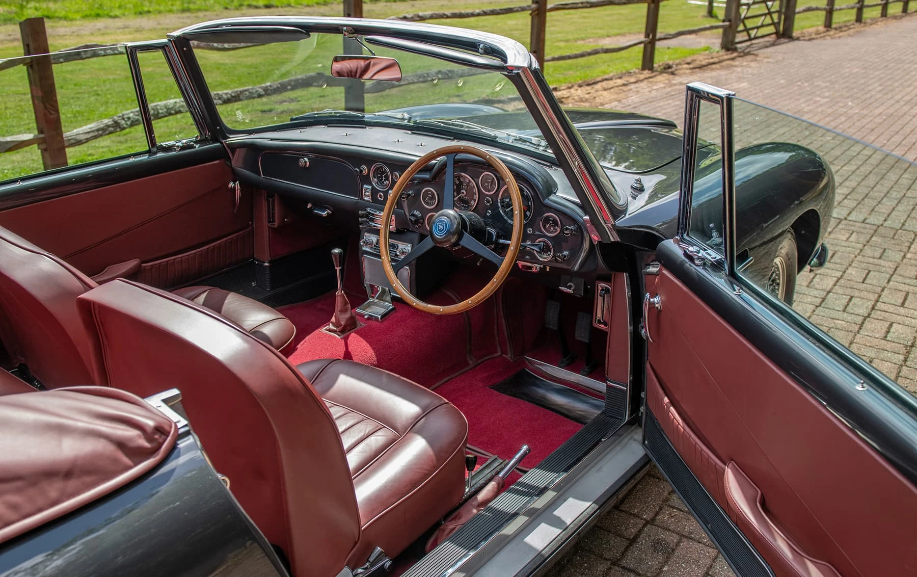 Aston Martin DB5 Convertible (Touring) - 1965 22