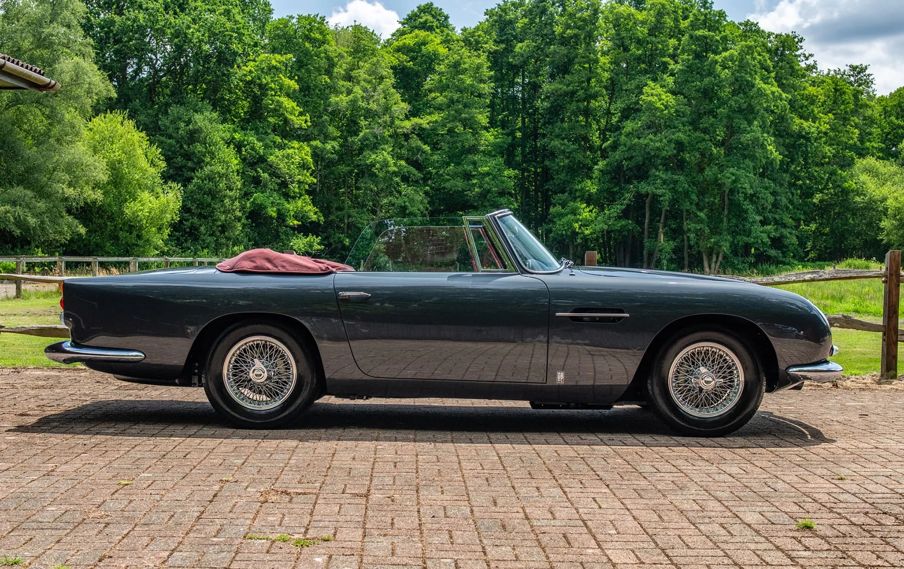 Aston Martin DB5 Convertible (Touring) - 1965 8