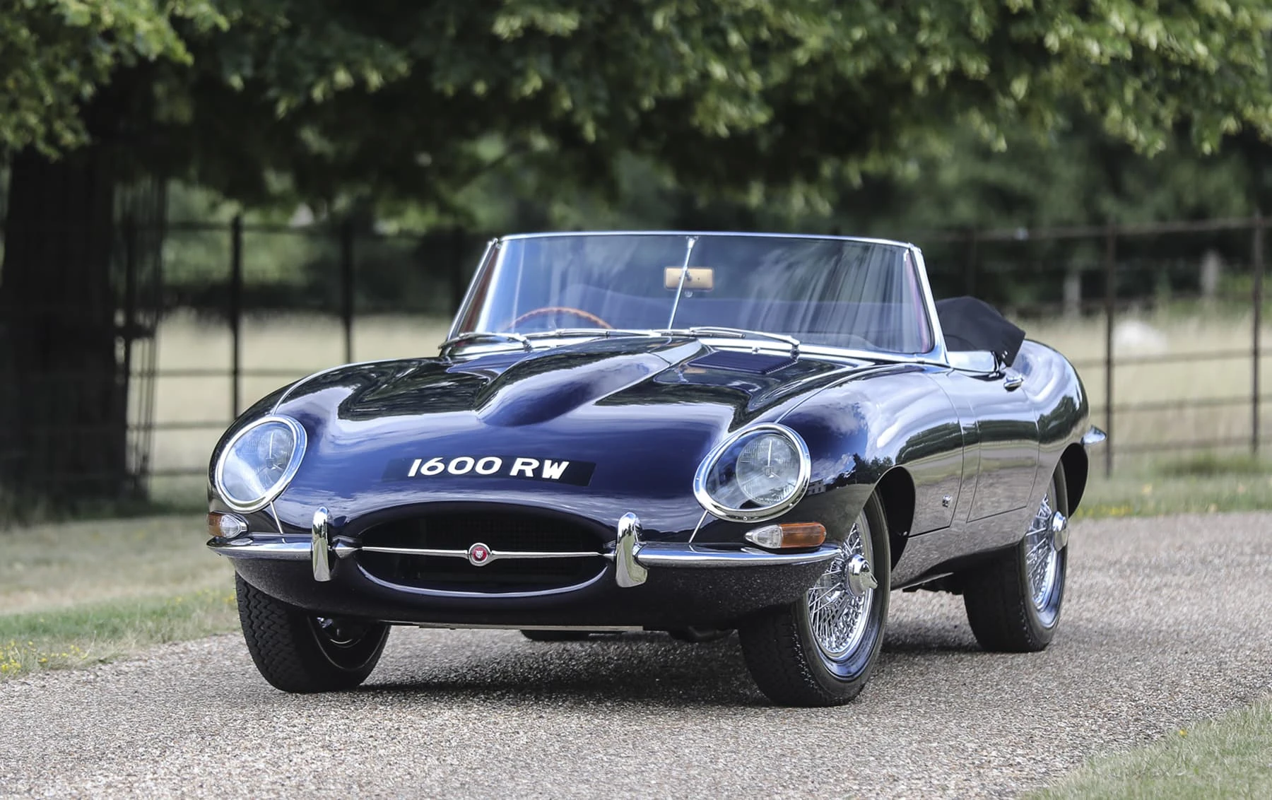 Jaguar E-Type Series I 3.8-Litre Roadster (1961) 11