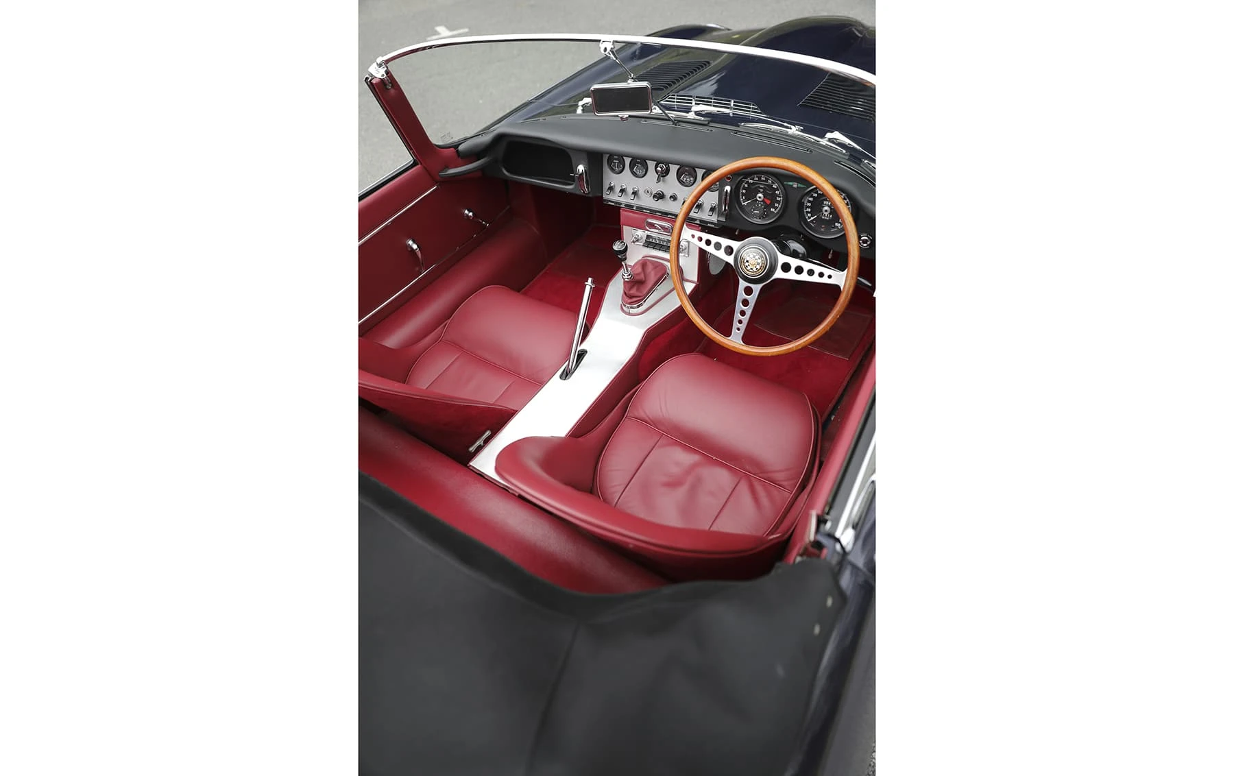 Jaguar E-Type Series I 3.8-Litre Roadster (1961) 32