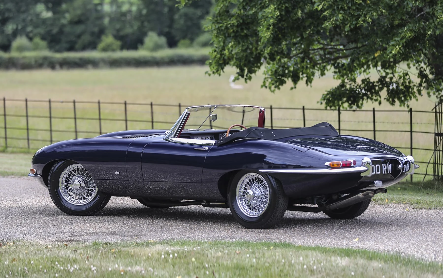 Jaguar E-Type Series I 3.8-Litre Roadster (1961) 6