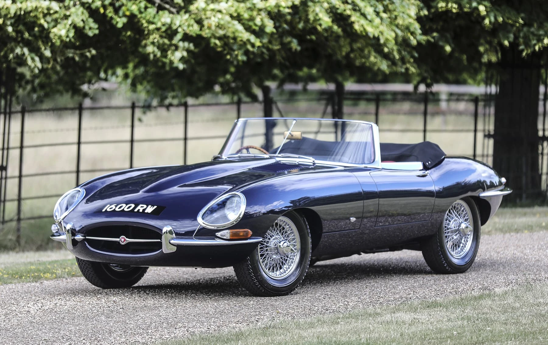 Jaguar E-Type Series I 3.8-Litre Roadster (1961) 9