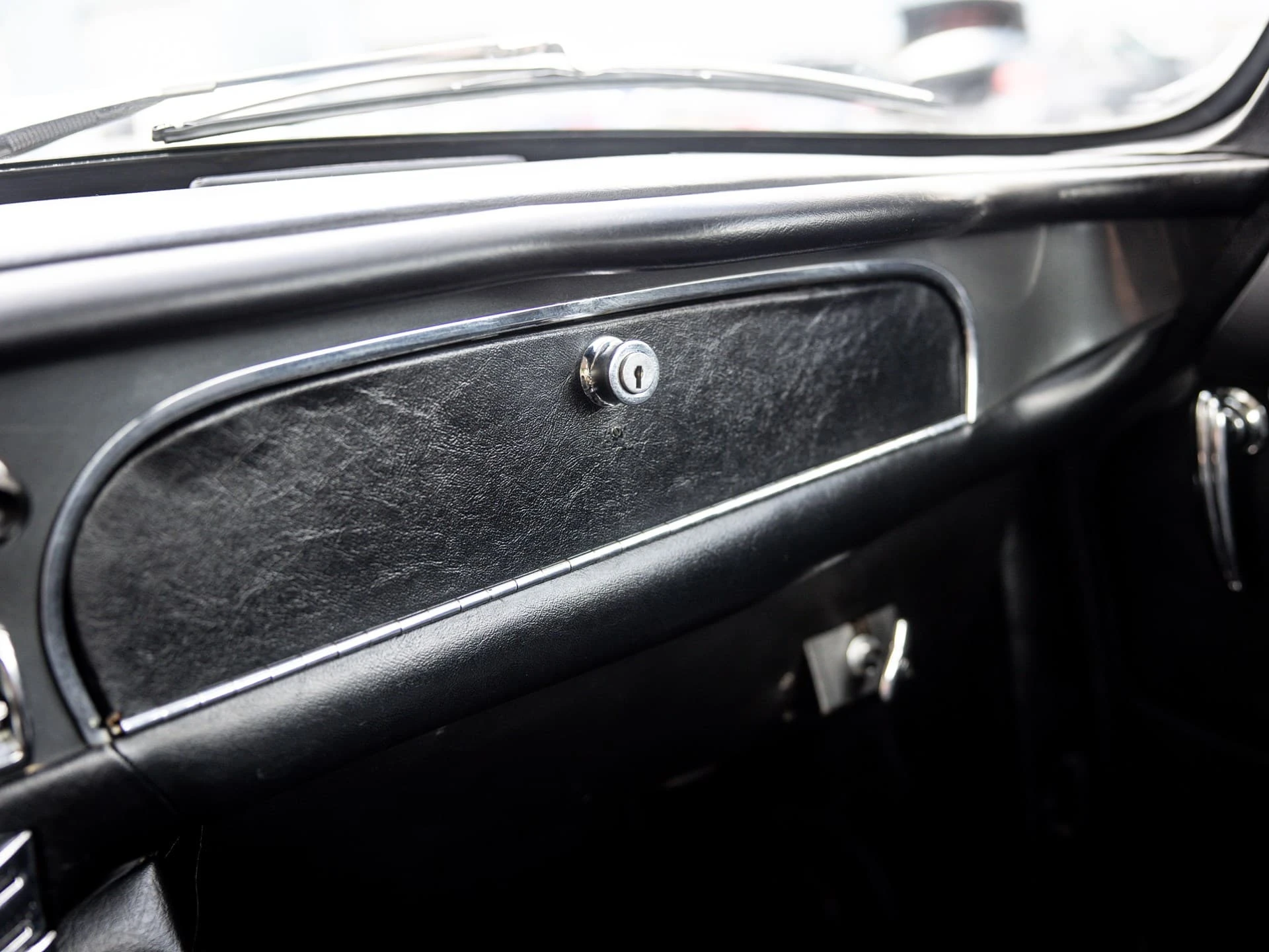 Aston Martin DB6 Vantage 1966 11