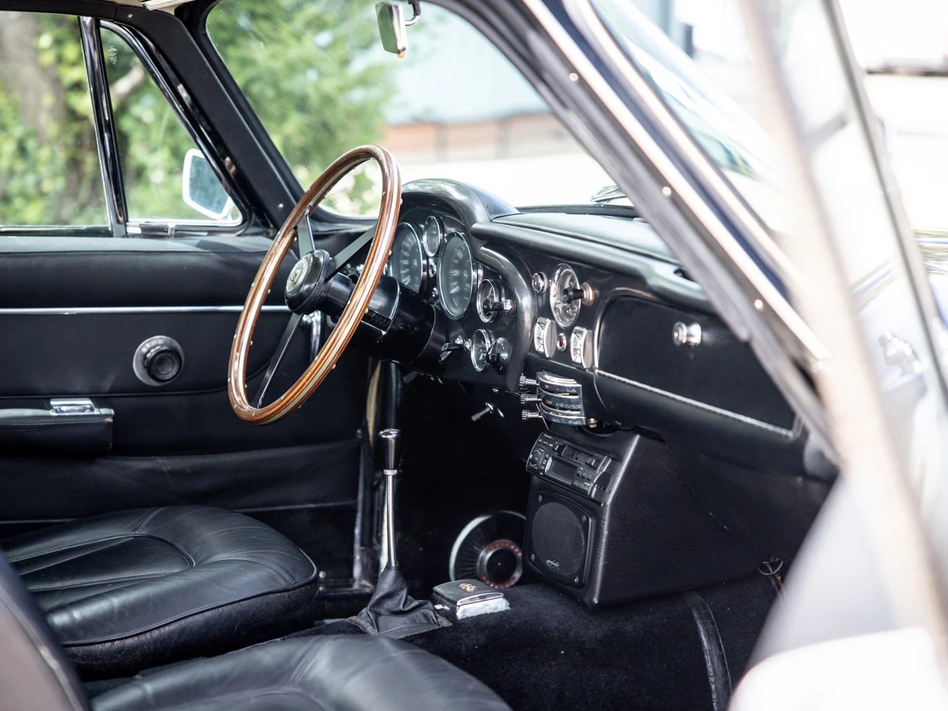 Aston Martin DB6 Vantage 1966 12