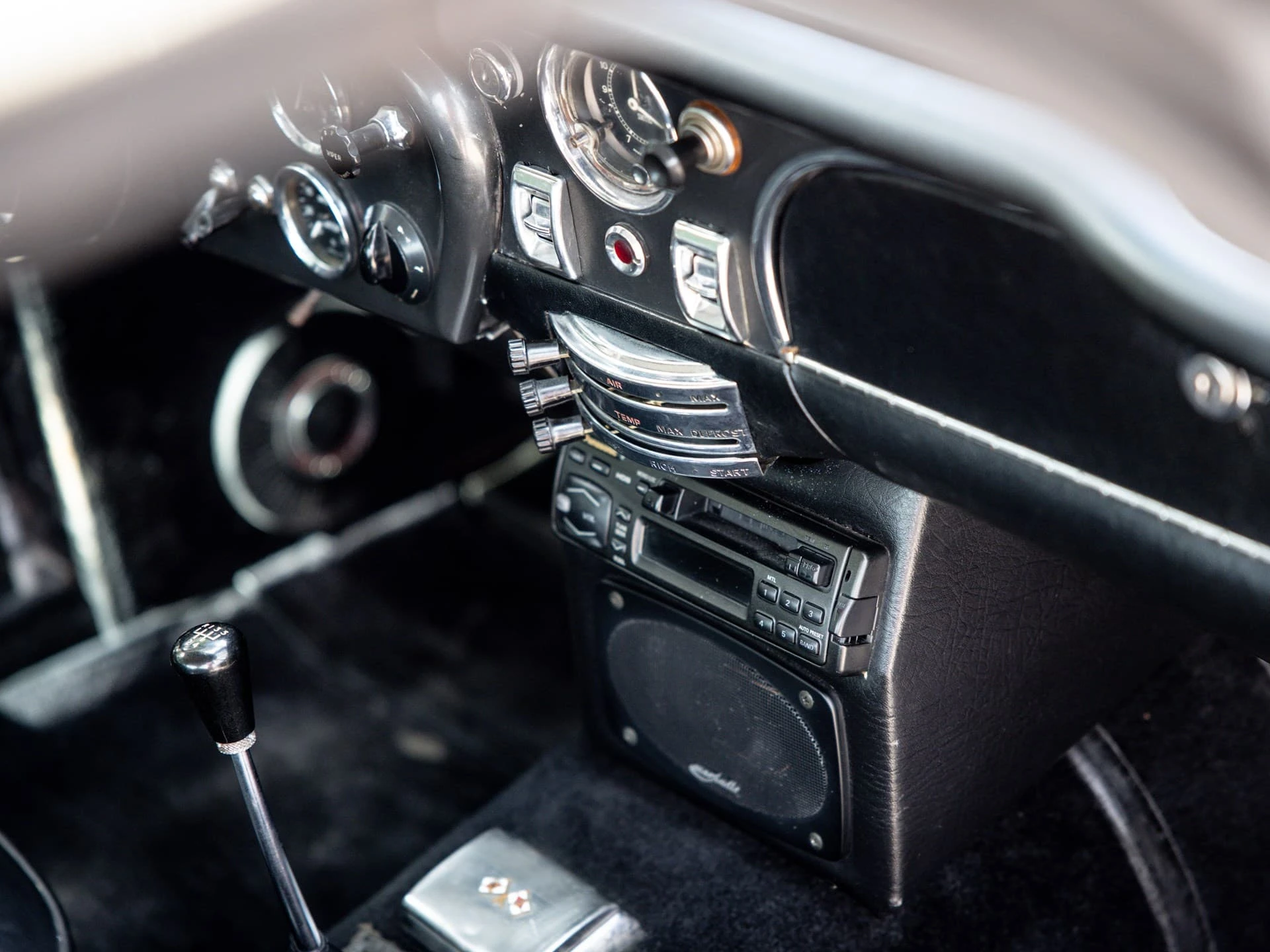 Aston Martin DB6 Vantage 1966 15