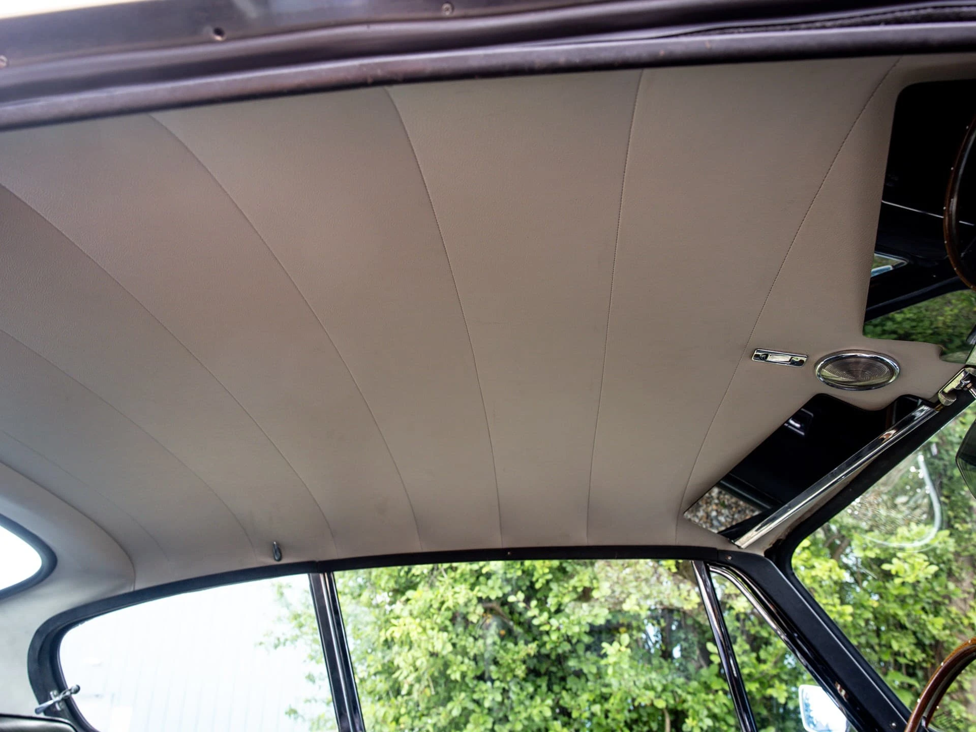 Aston Martin DB6 Vantage 1966 23