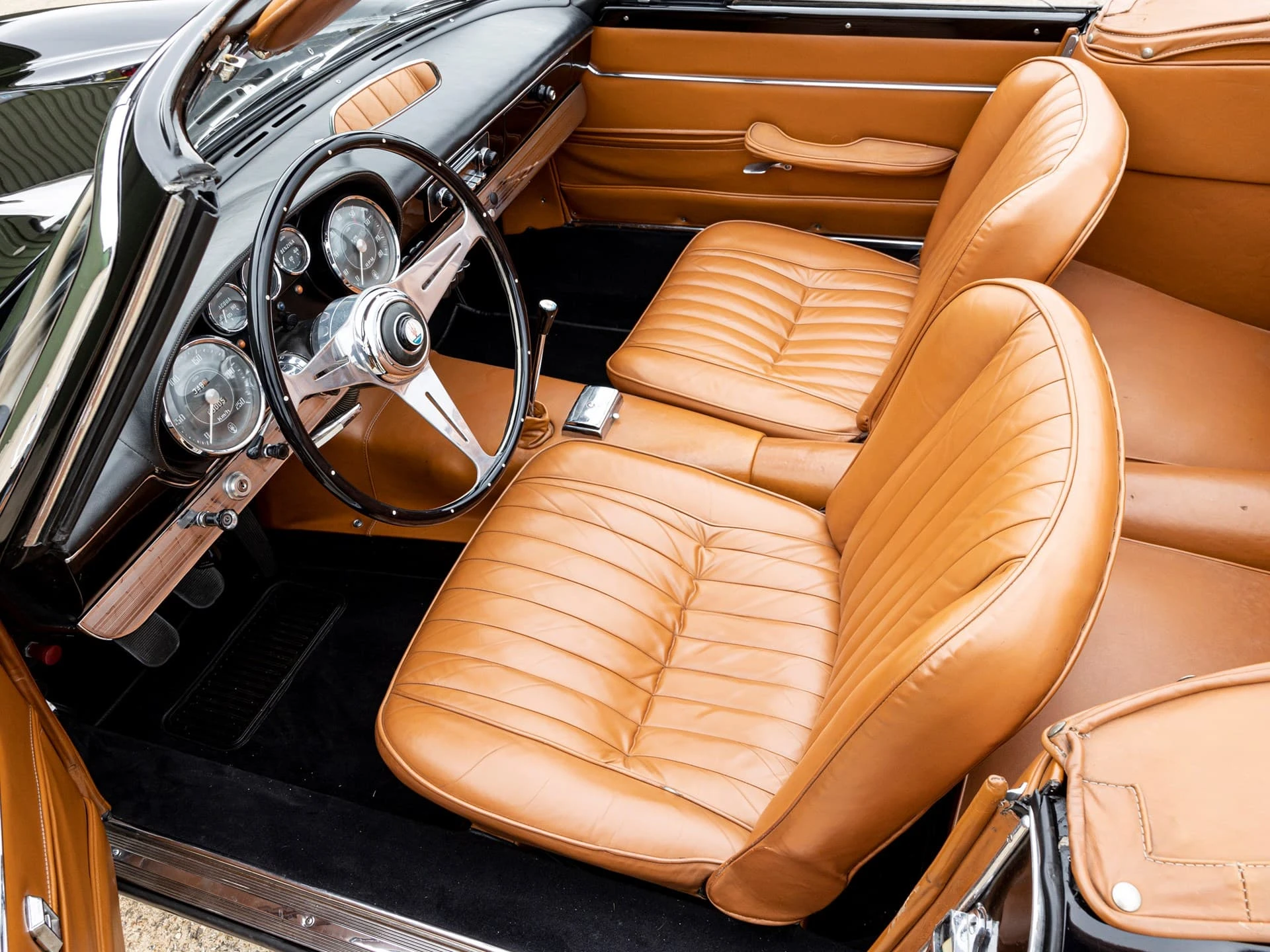 Maserati 3500 GT Spyder 'Pre-Production' (Vignale) - 1960 4