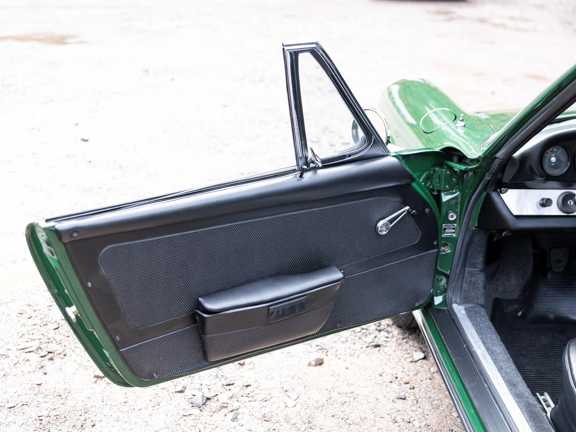 Porsche 911S Soft-Window Targa - 1967 20