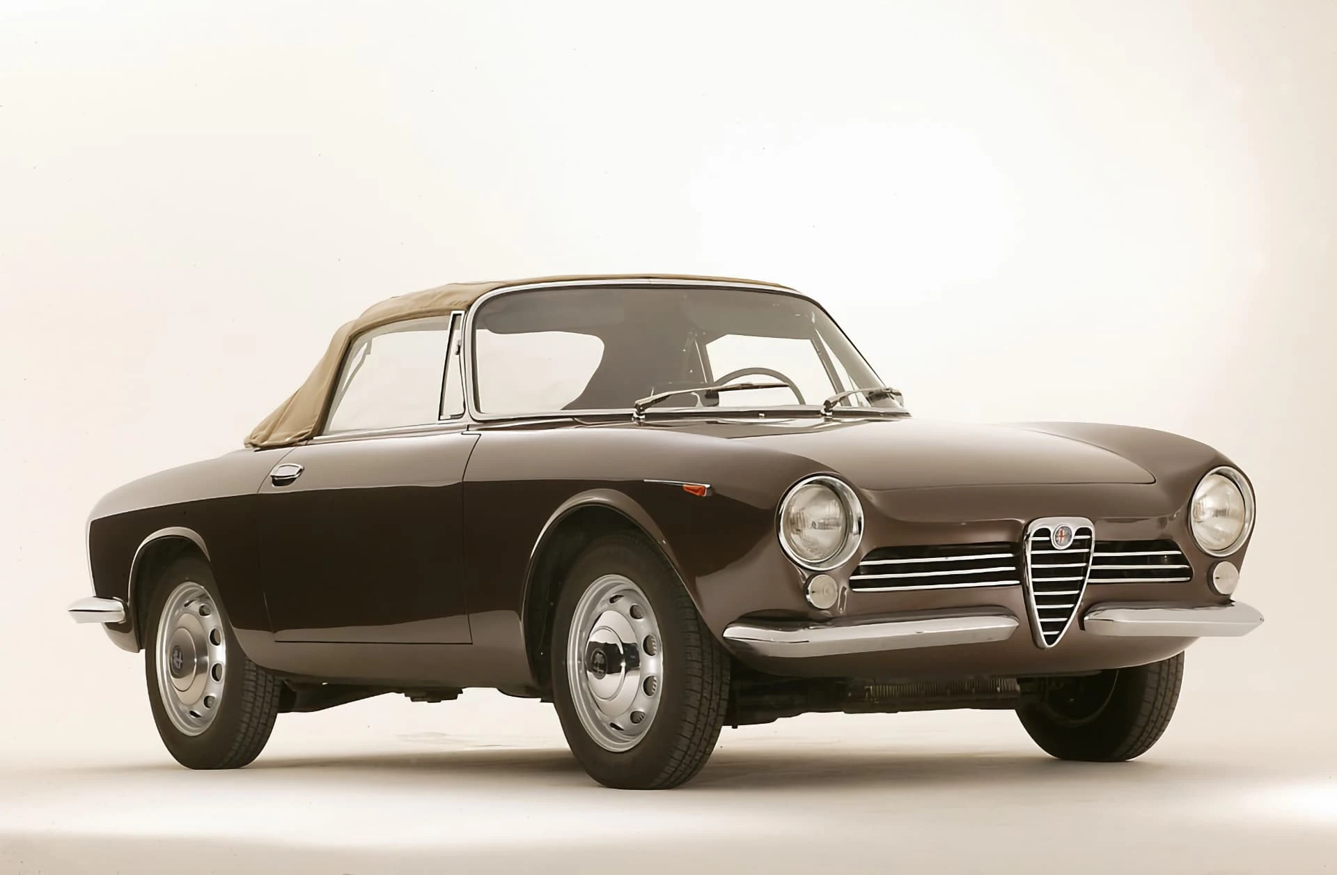Alfa Romeo Giulia GT Spider Bertone 1962 2